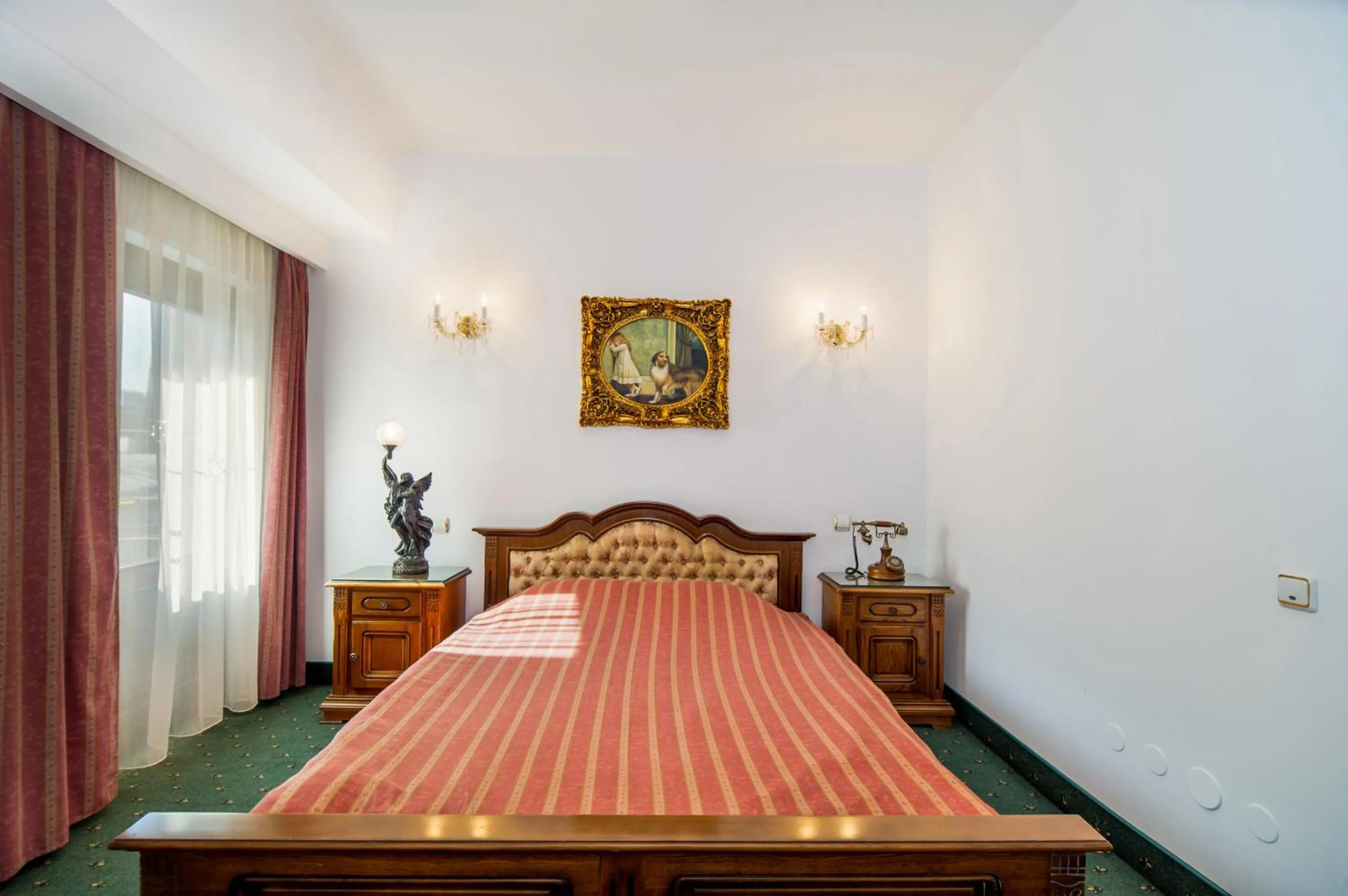 Double Room with Bathroom in Hotel Carpati Imparatul Romanilor