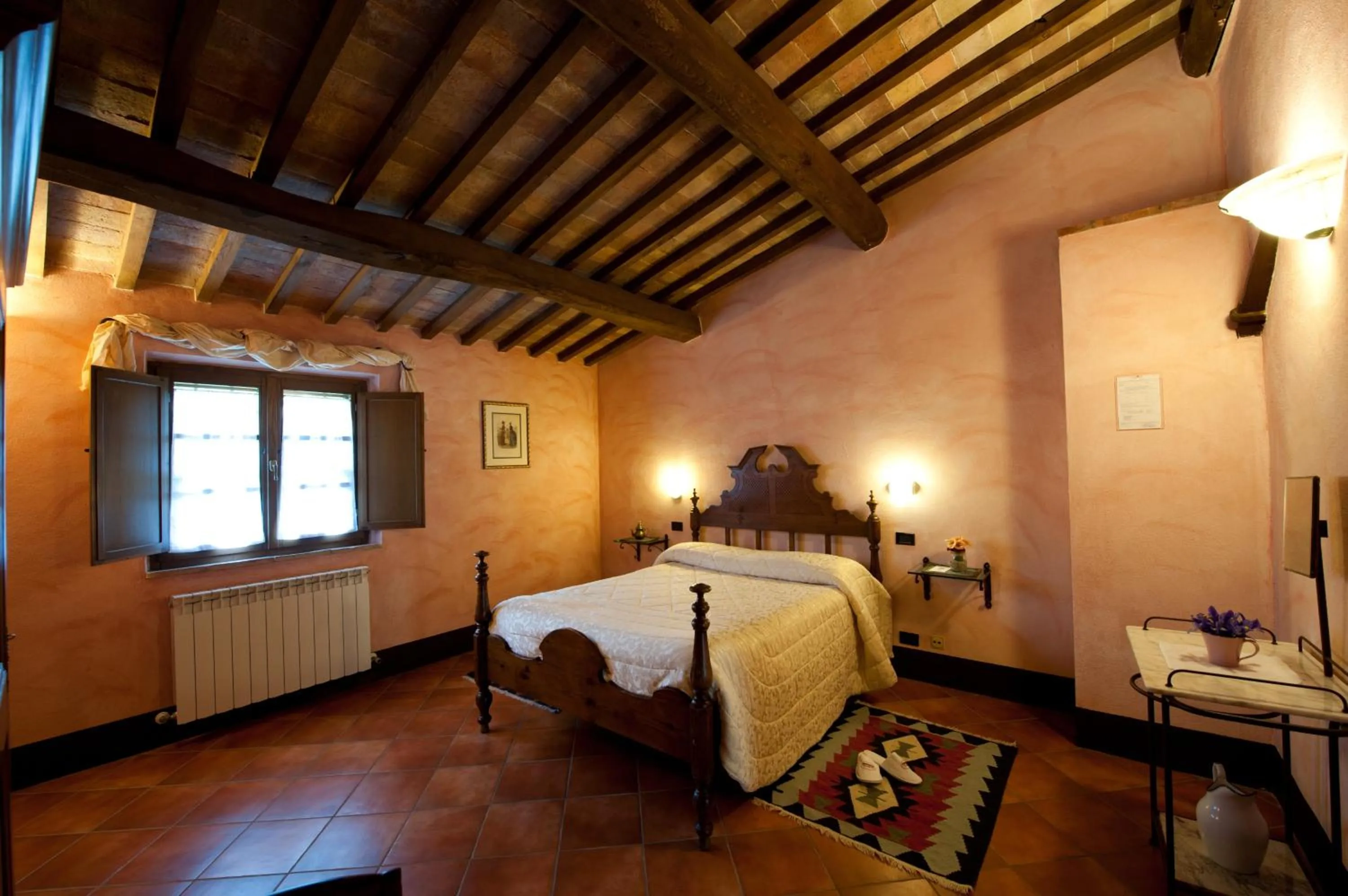 Shower, Bed in SARNA Residence