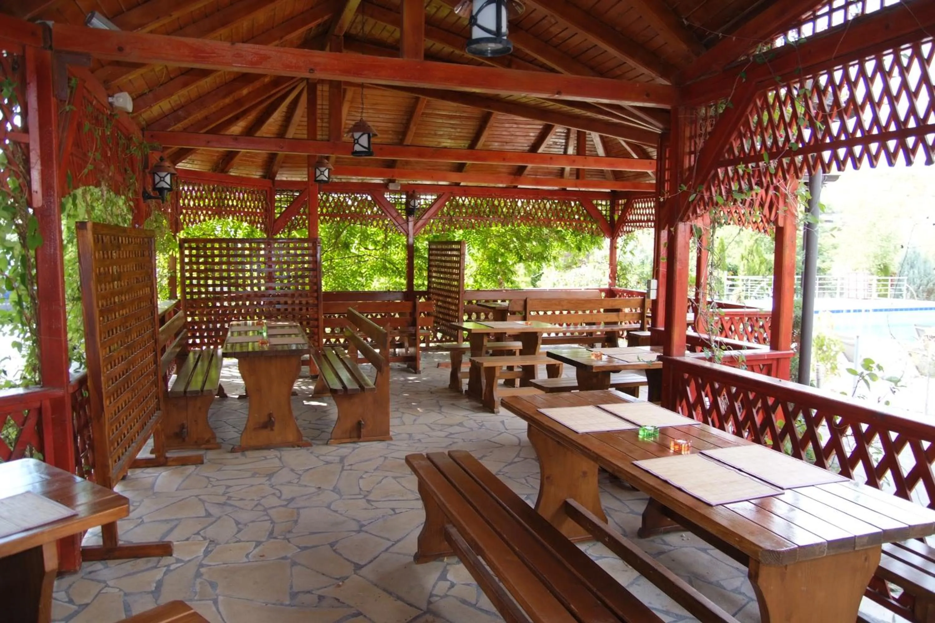 Restaurant/places to eat in Silver Hotel