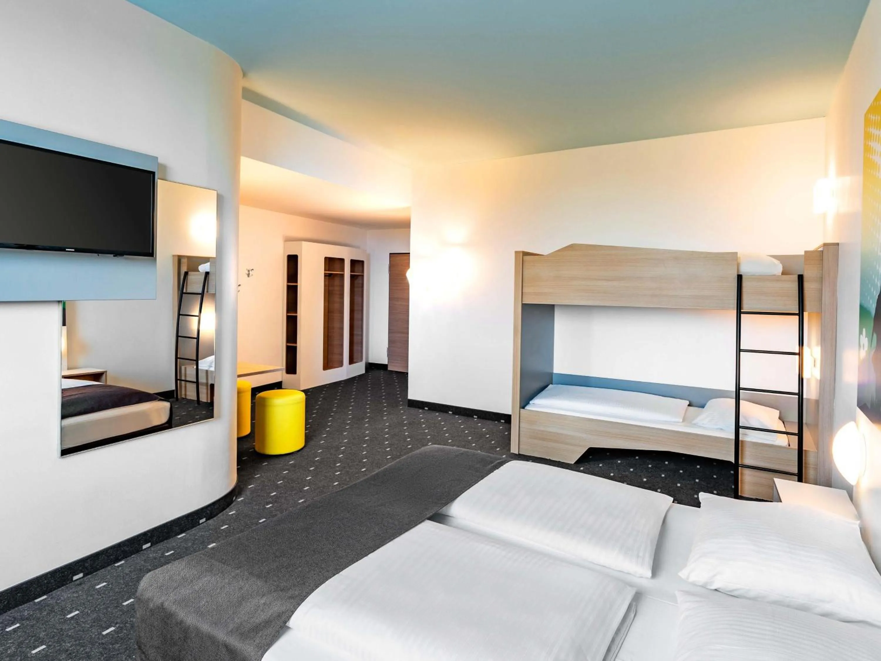 Photo of the whole room, Bed in B&B Hotel Göttingen-City