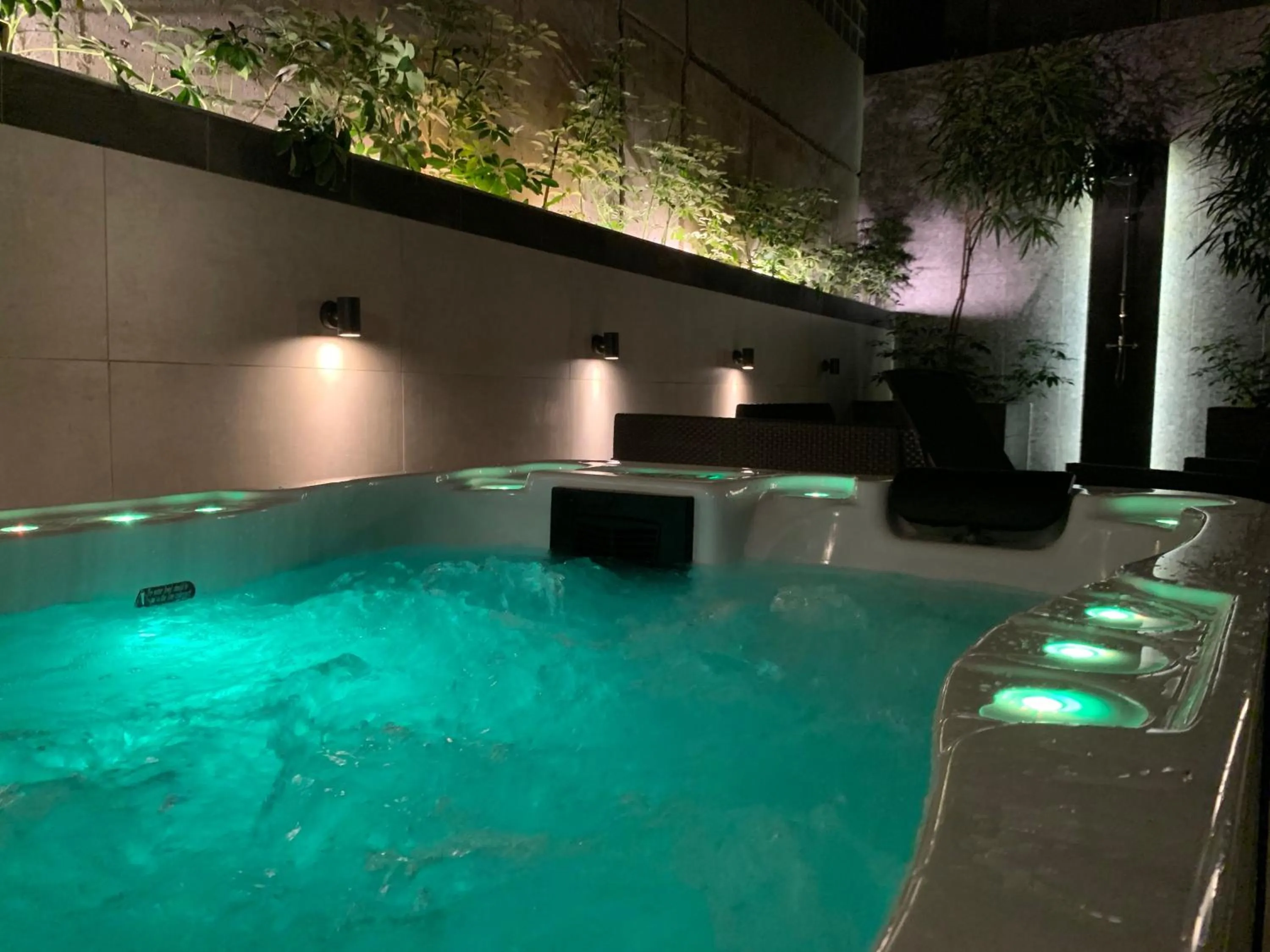 Area and facilities in 47 Luxury Suites