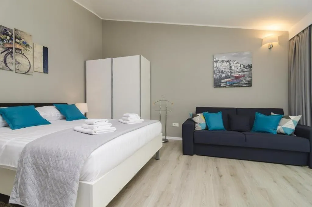 Bedroom, Bed in Apartments ZoomZoom