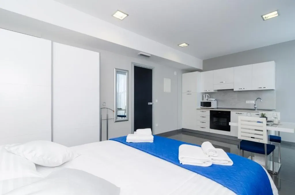 Bedroom, Bed in Apartments ZoomZoom