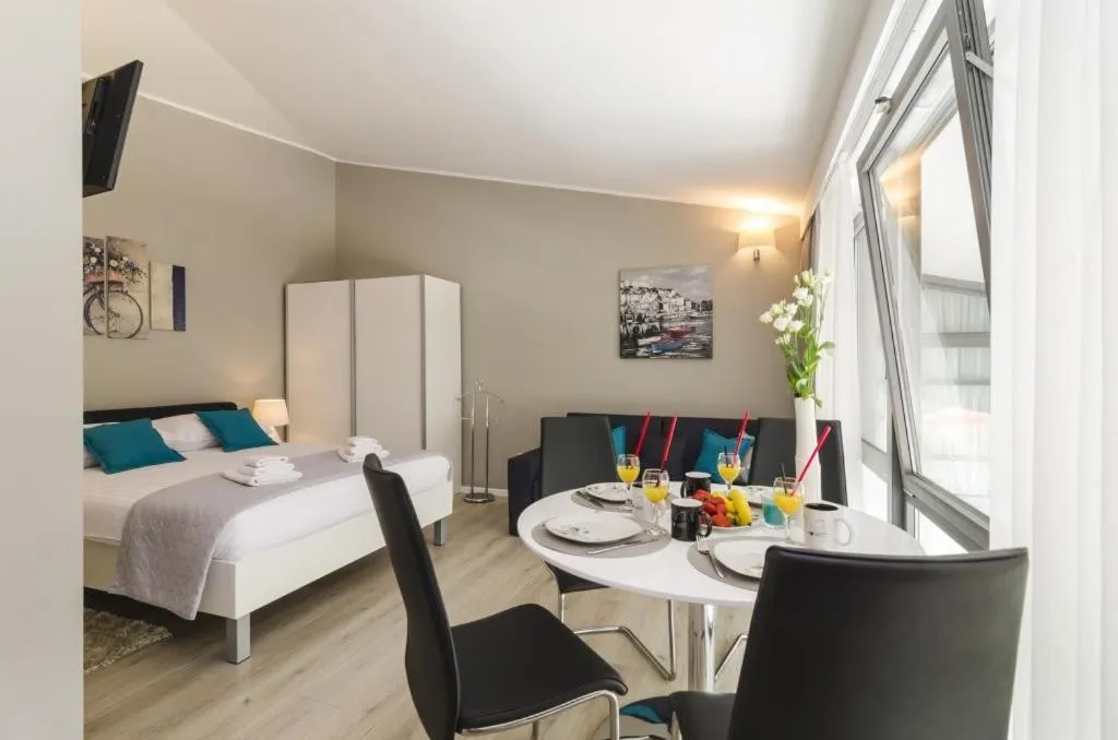 Bedroom, Bed in Apartments ZoomZoom