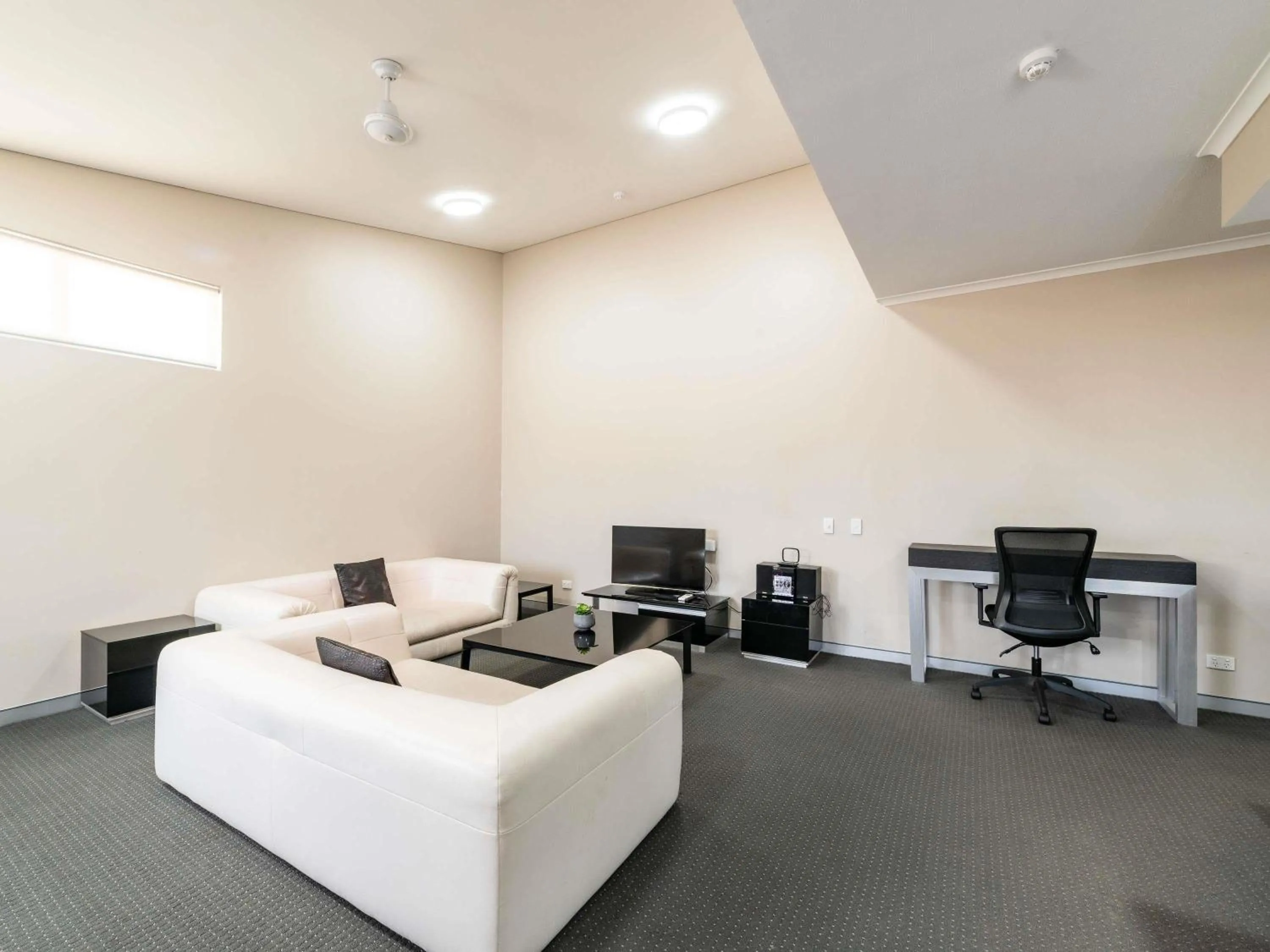 Bedroom in Novotel Darwin Airport