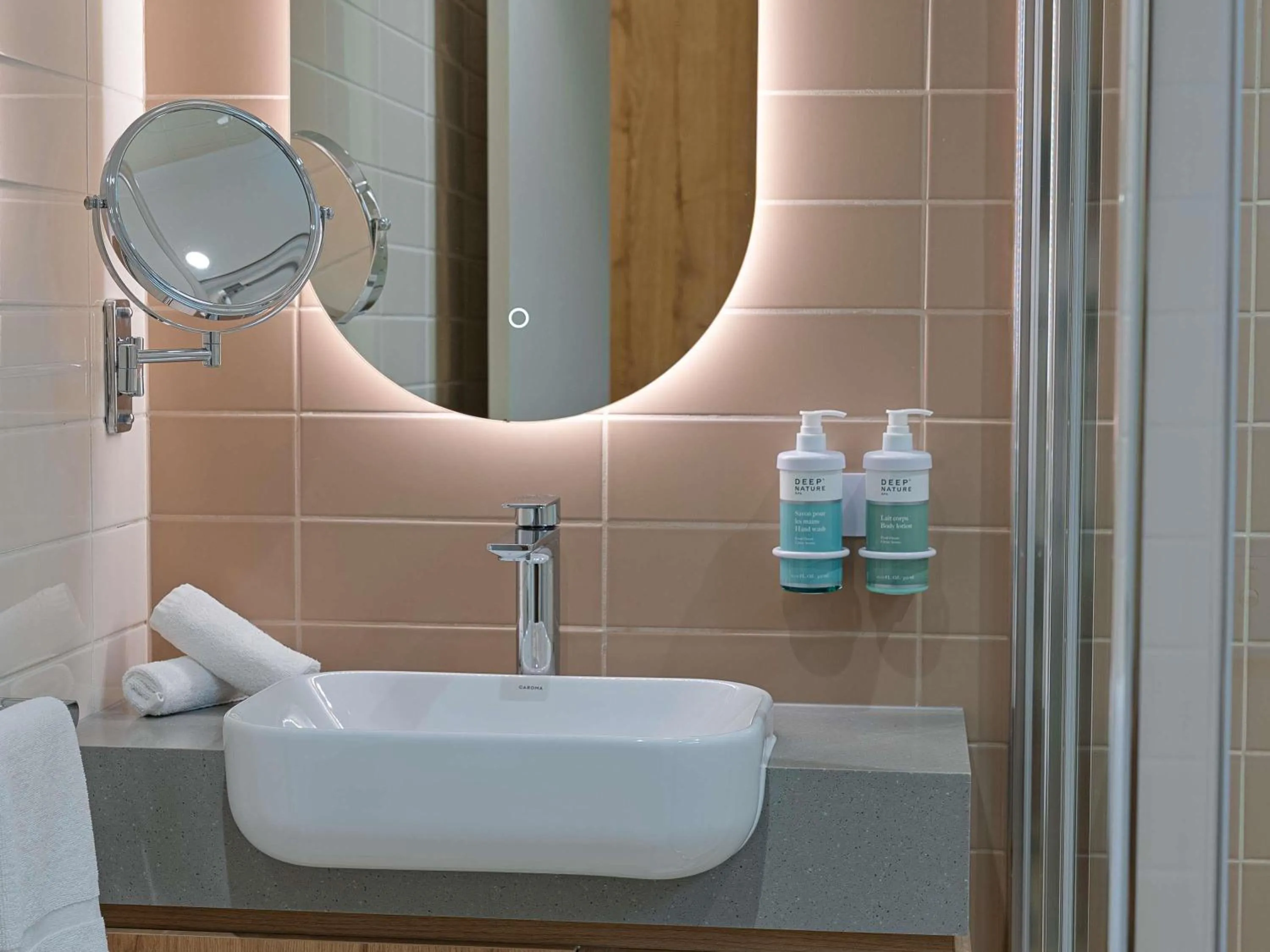 Bedroom in Novotel Darwin Airport