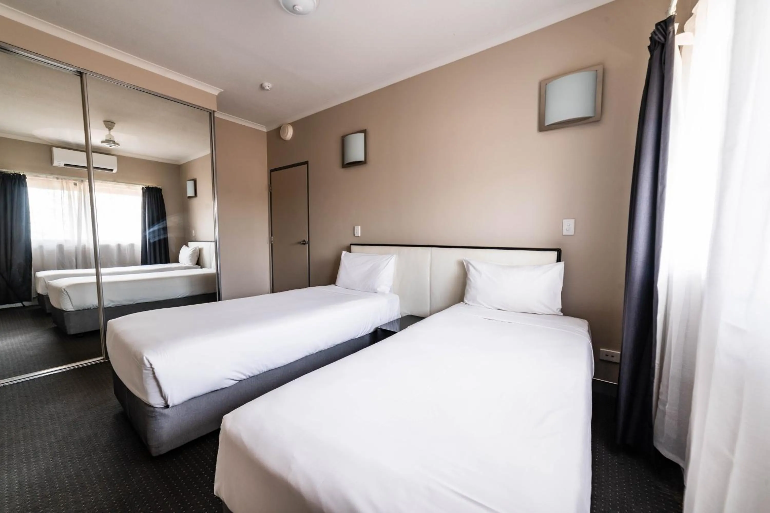 Bedroom, Bed in Novotel Darwin Airport