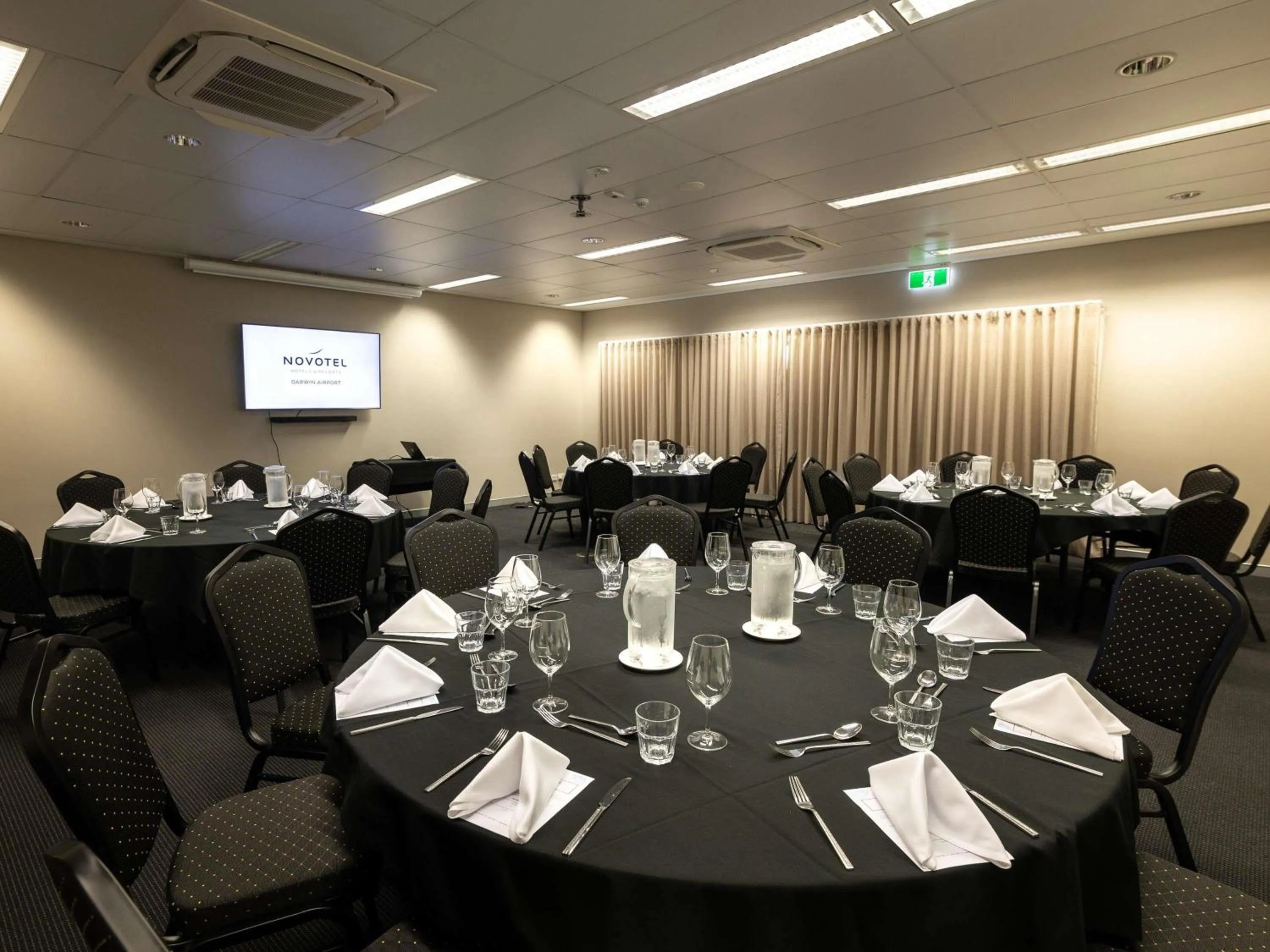 Meeting/conference room in Novotel Darwin Airport