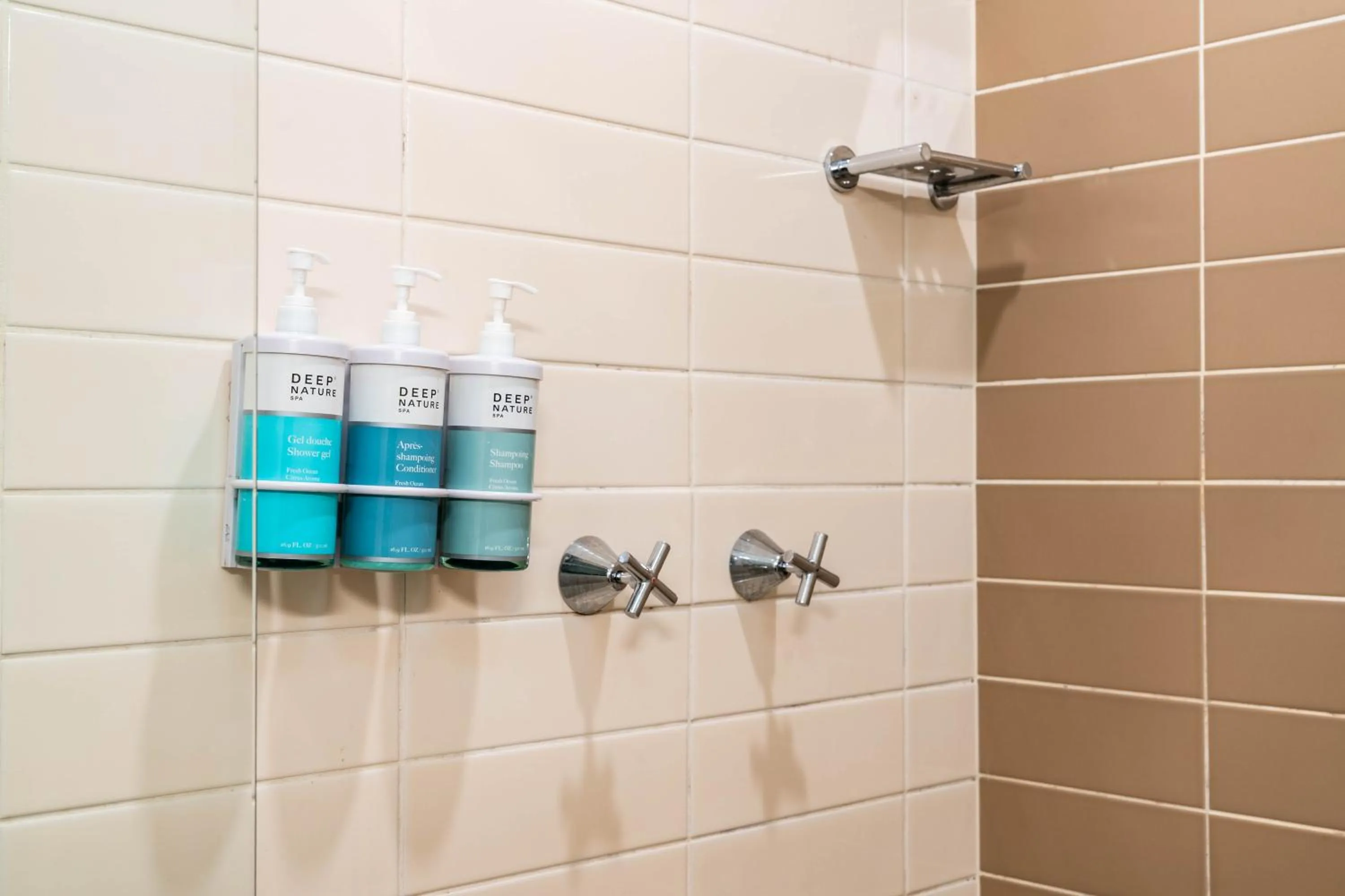 Bathroom in Novotel Darwin Airport