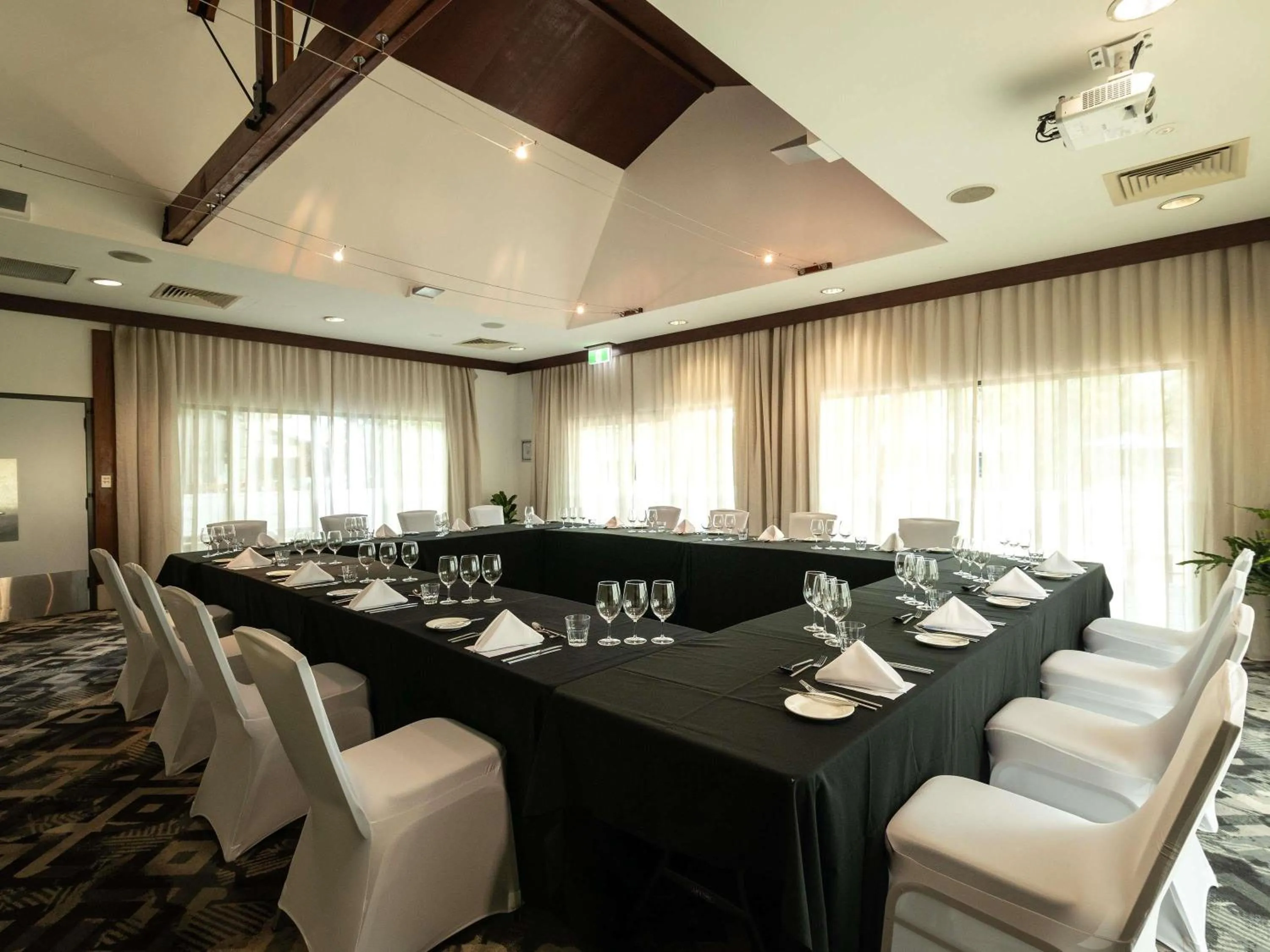 Meeting/conference room in Mercure Darwin Airport Resort