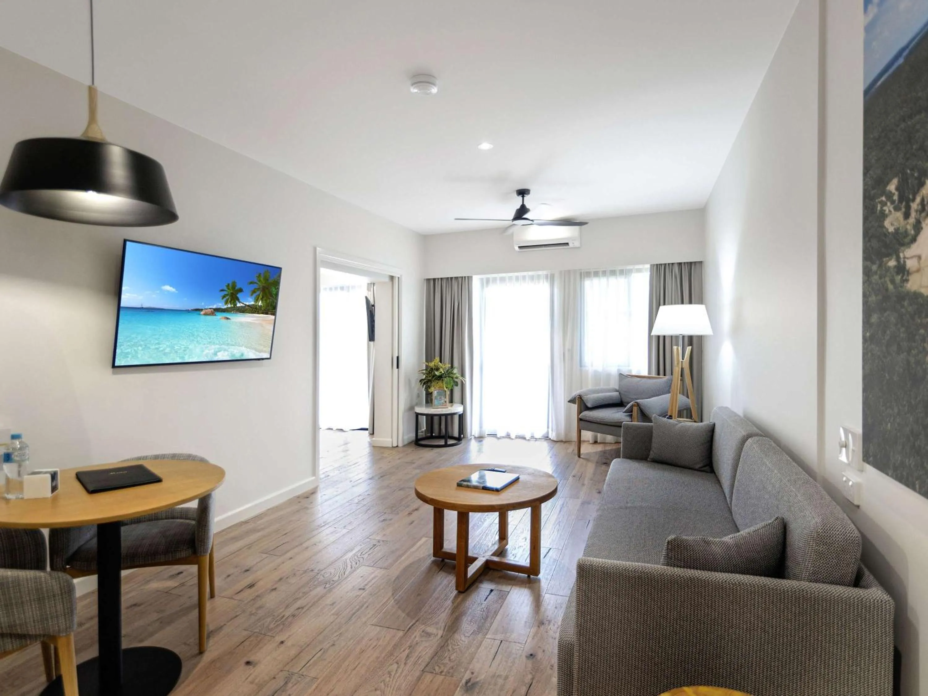 Seating area in Mercure Darwin Airport Resort