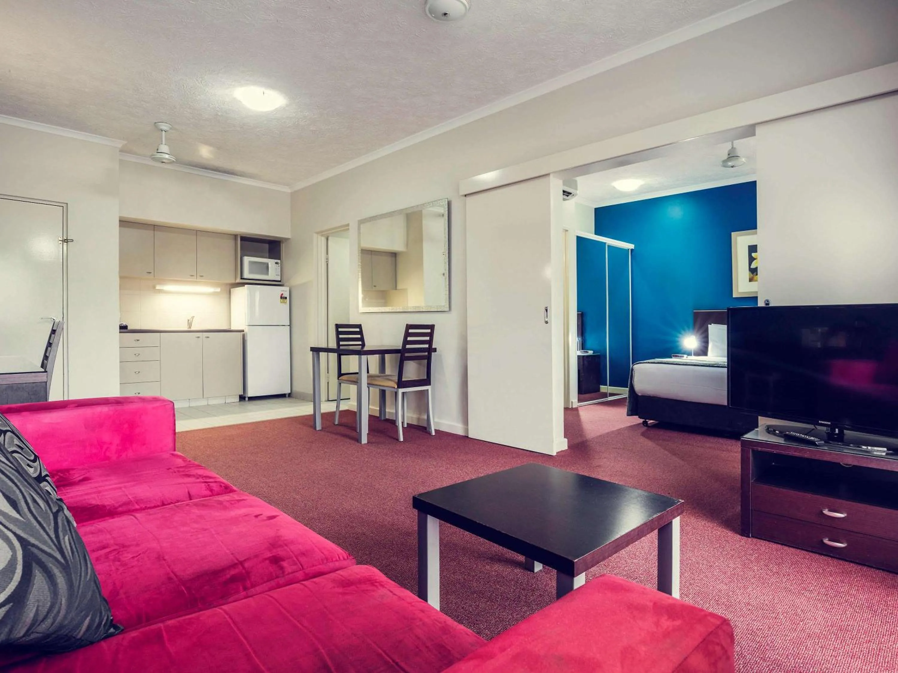 Superior Spa Room with Queen bed and Sofa Bed in Mercure Darwin Airport Resort