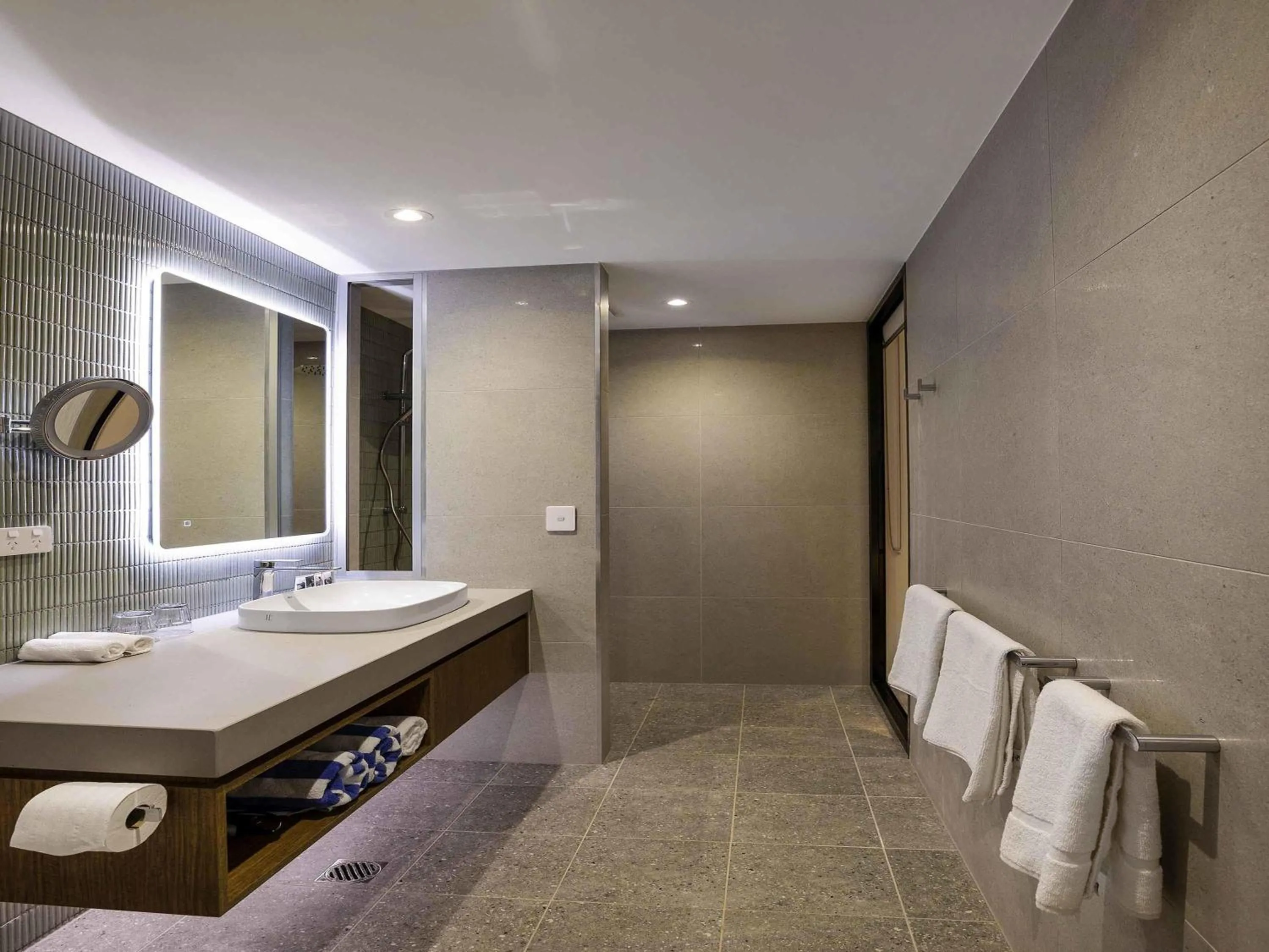 Bedroom in Mercure Darwin Airport Resort