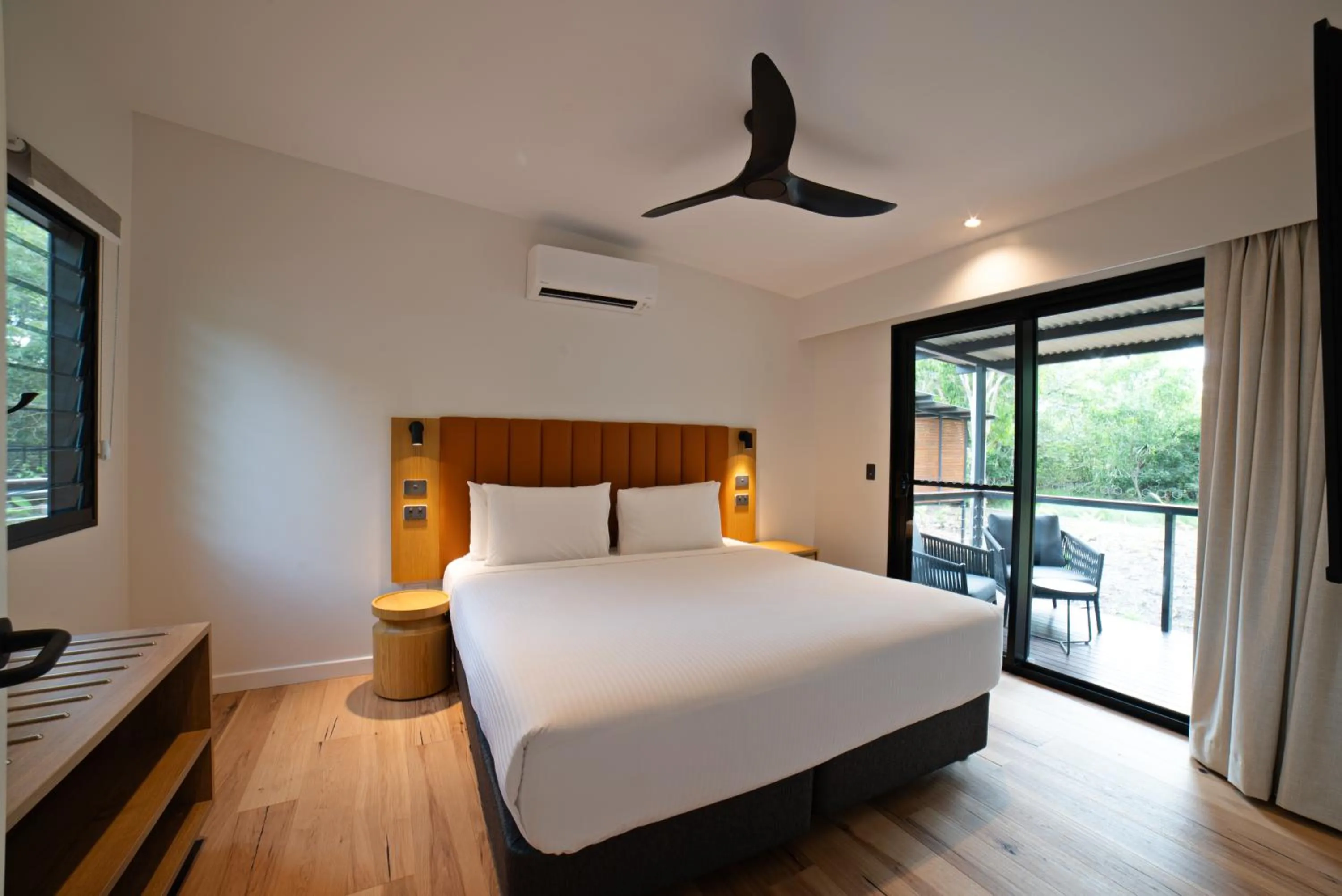 Bed in Mercure Darwin Airport Resort