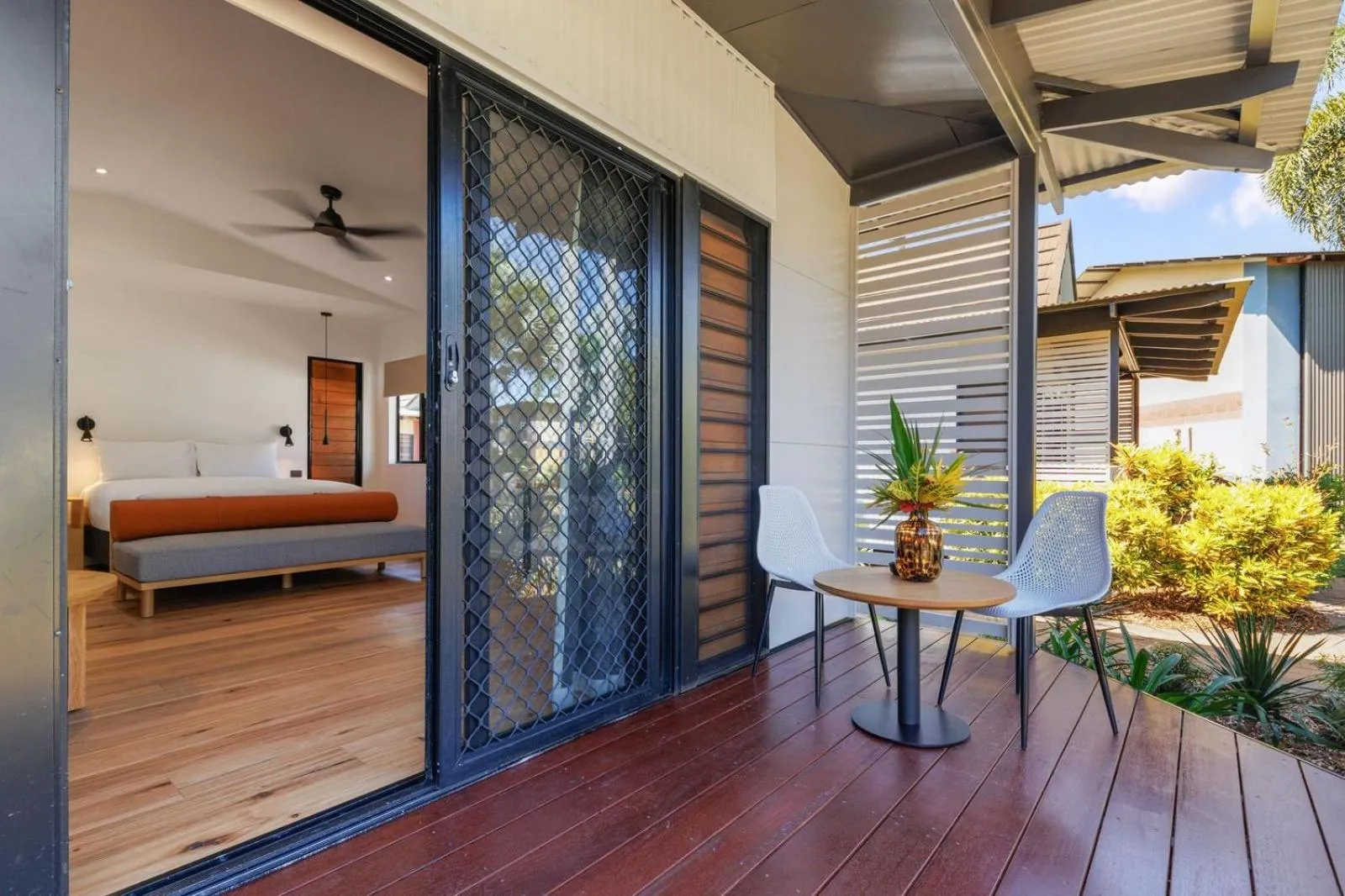 Patio, Bed in Mercure Darwin Airport Resort