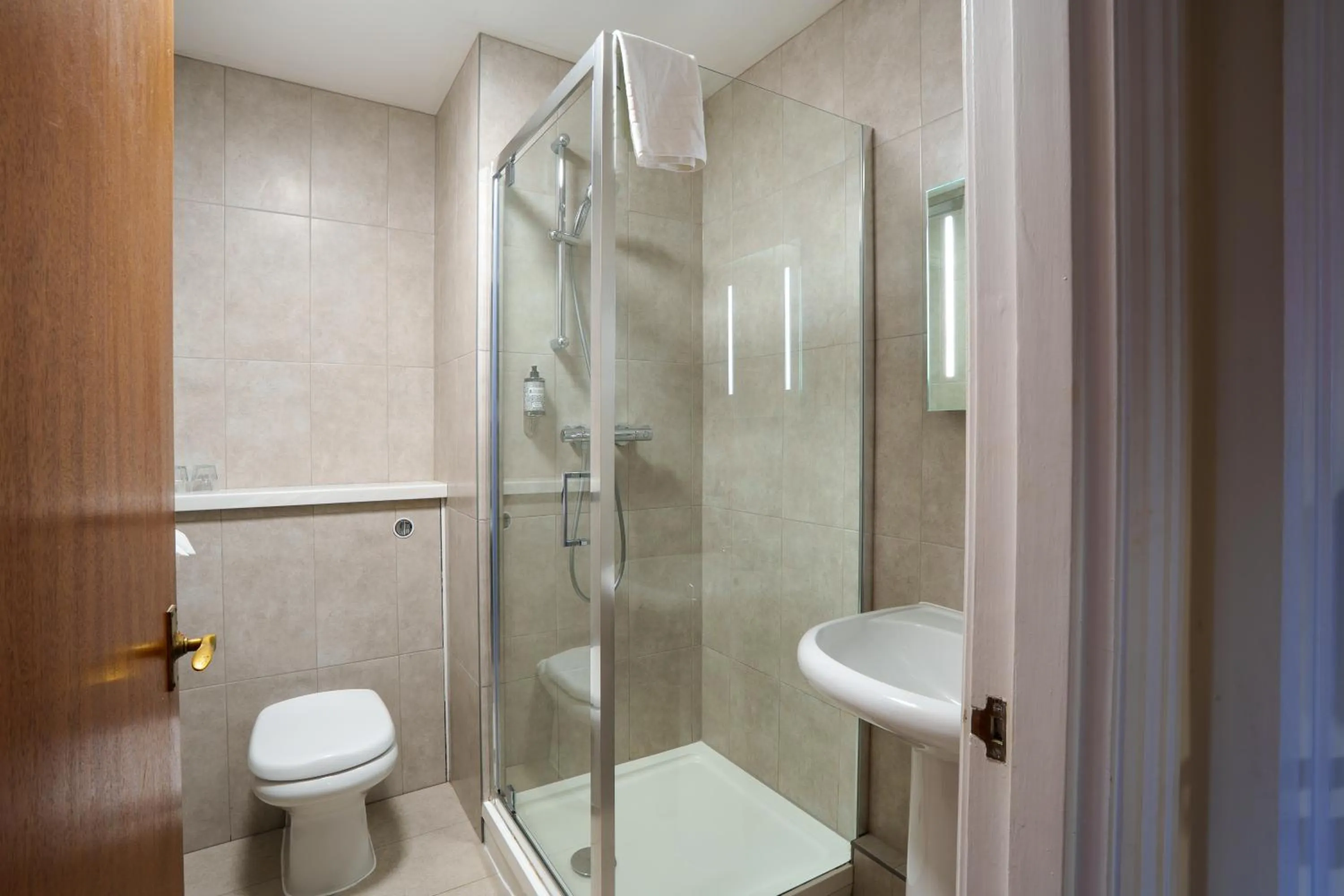 Shower in Arden Hotel And Leisure Club