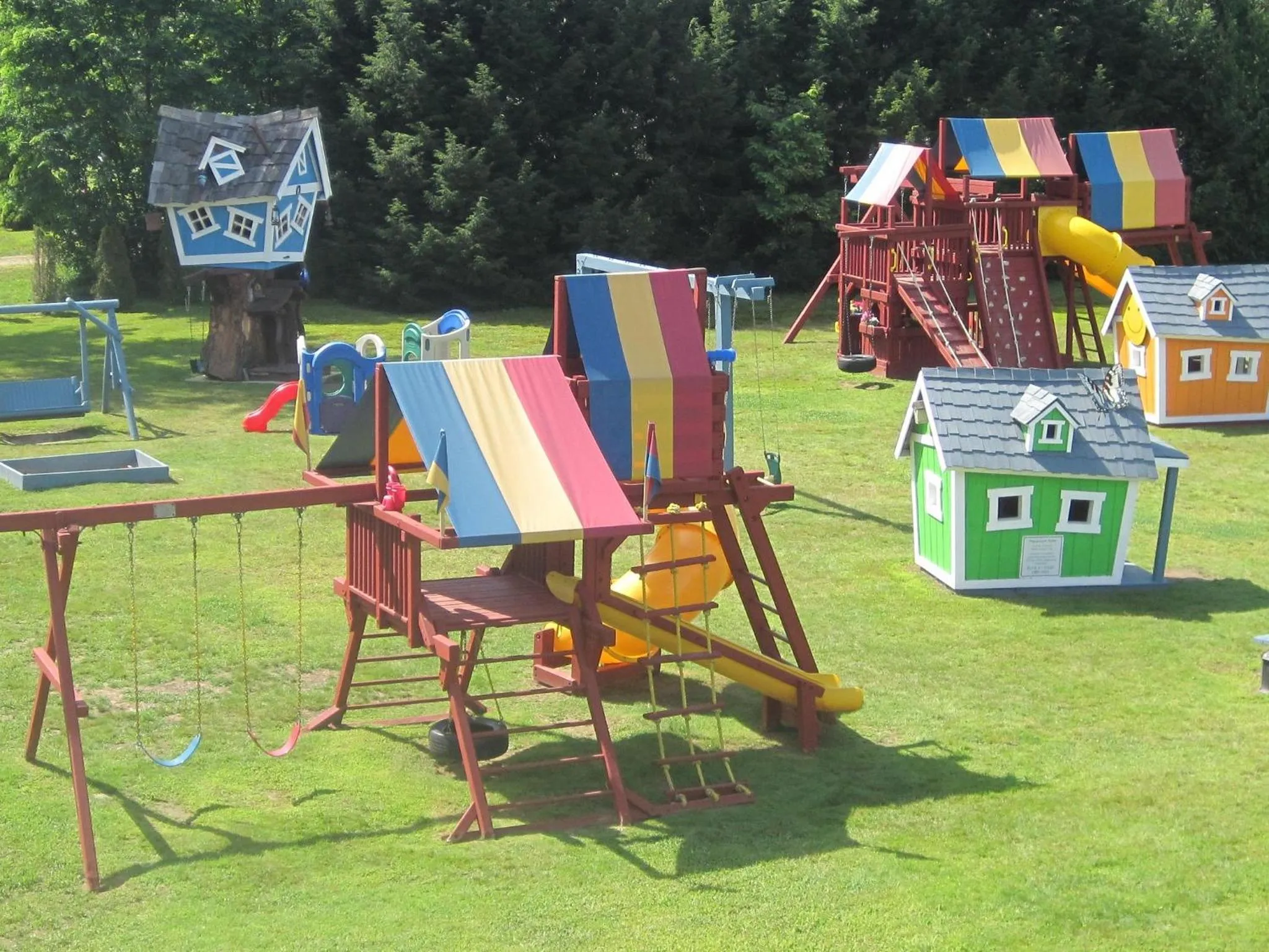 Children play ground in North Colony Motel and Cottages