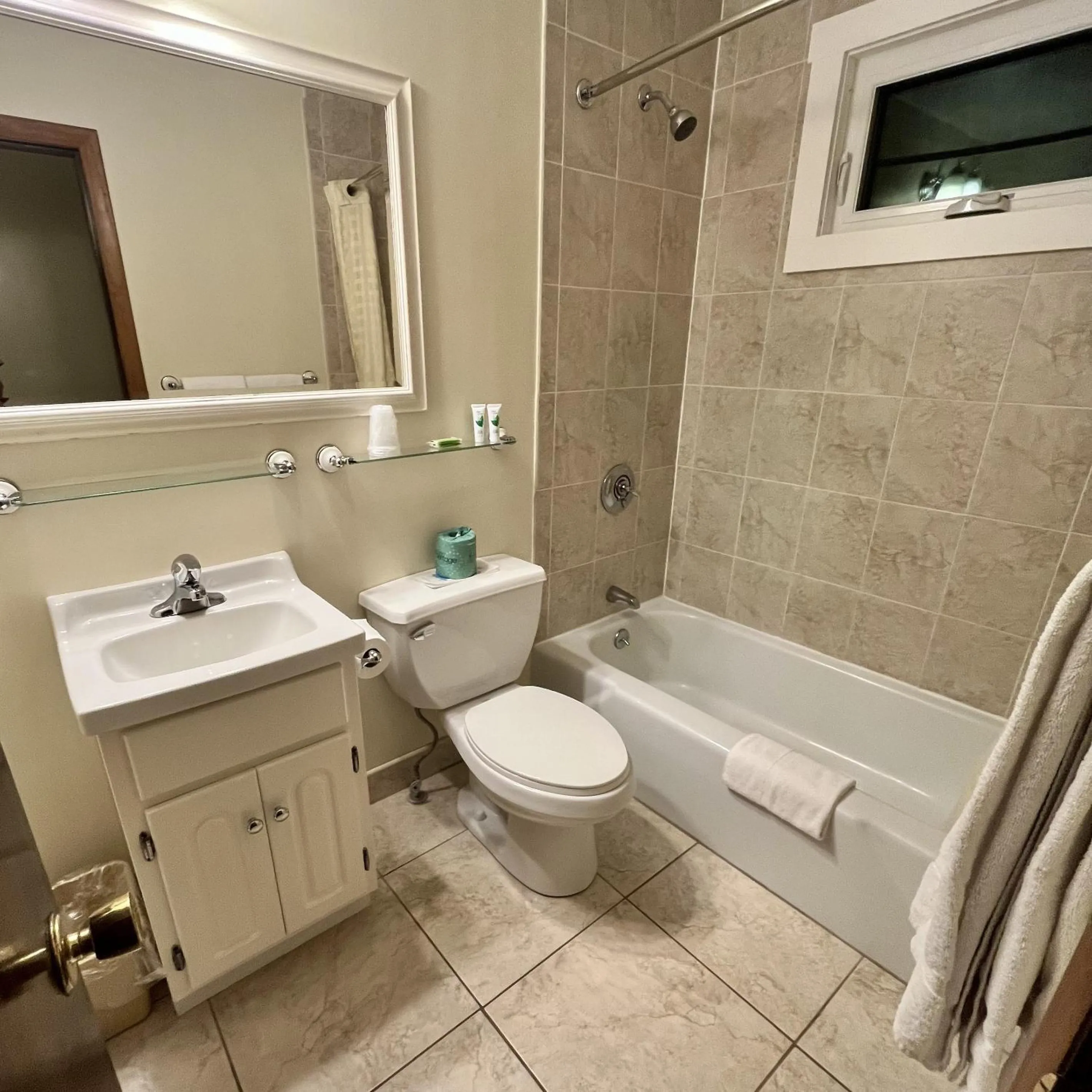 Shower in North Colony Motel and Cottages