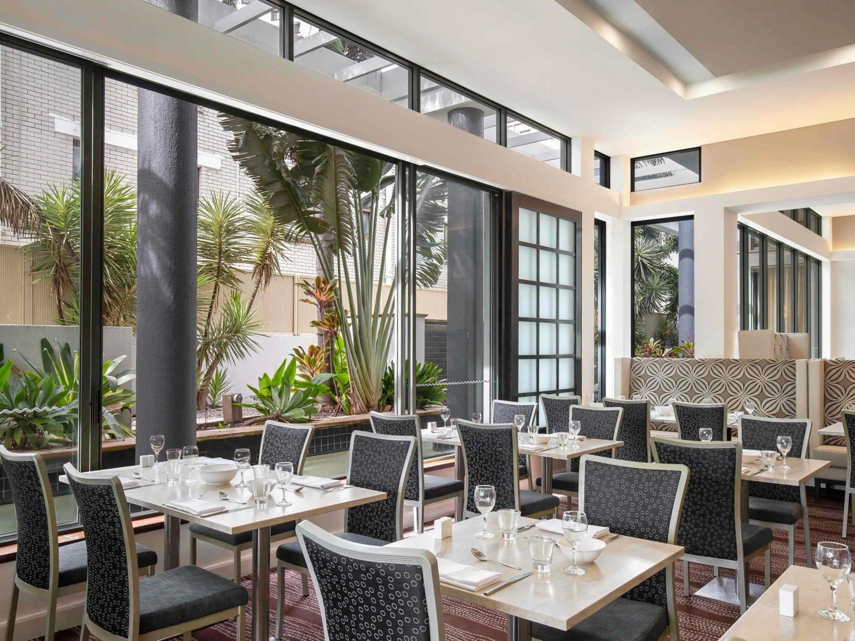 Restaurant/places to eat in Mantra Legends Hotel