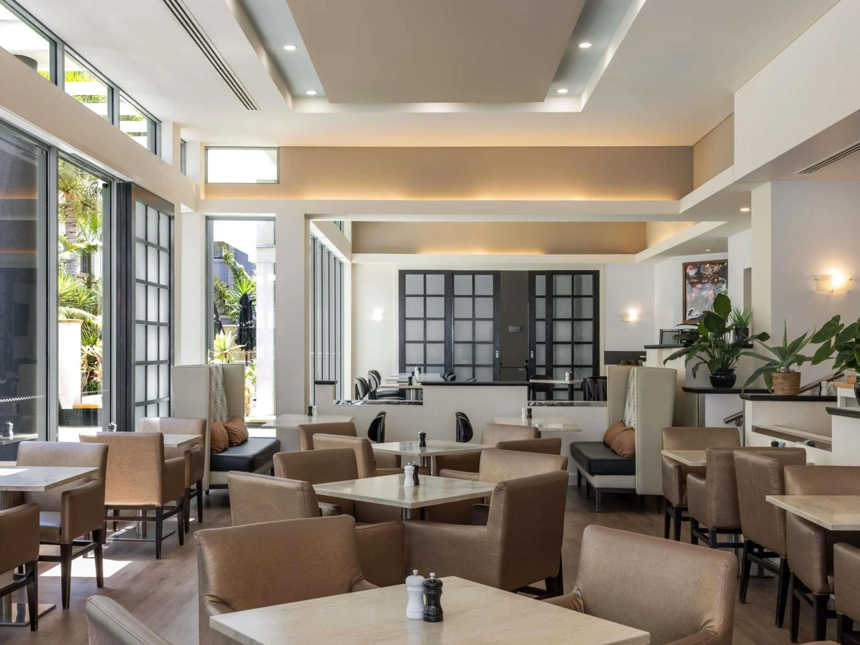 Restaurant/places to eat in Mantra Legends Hotel