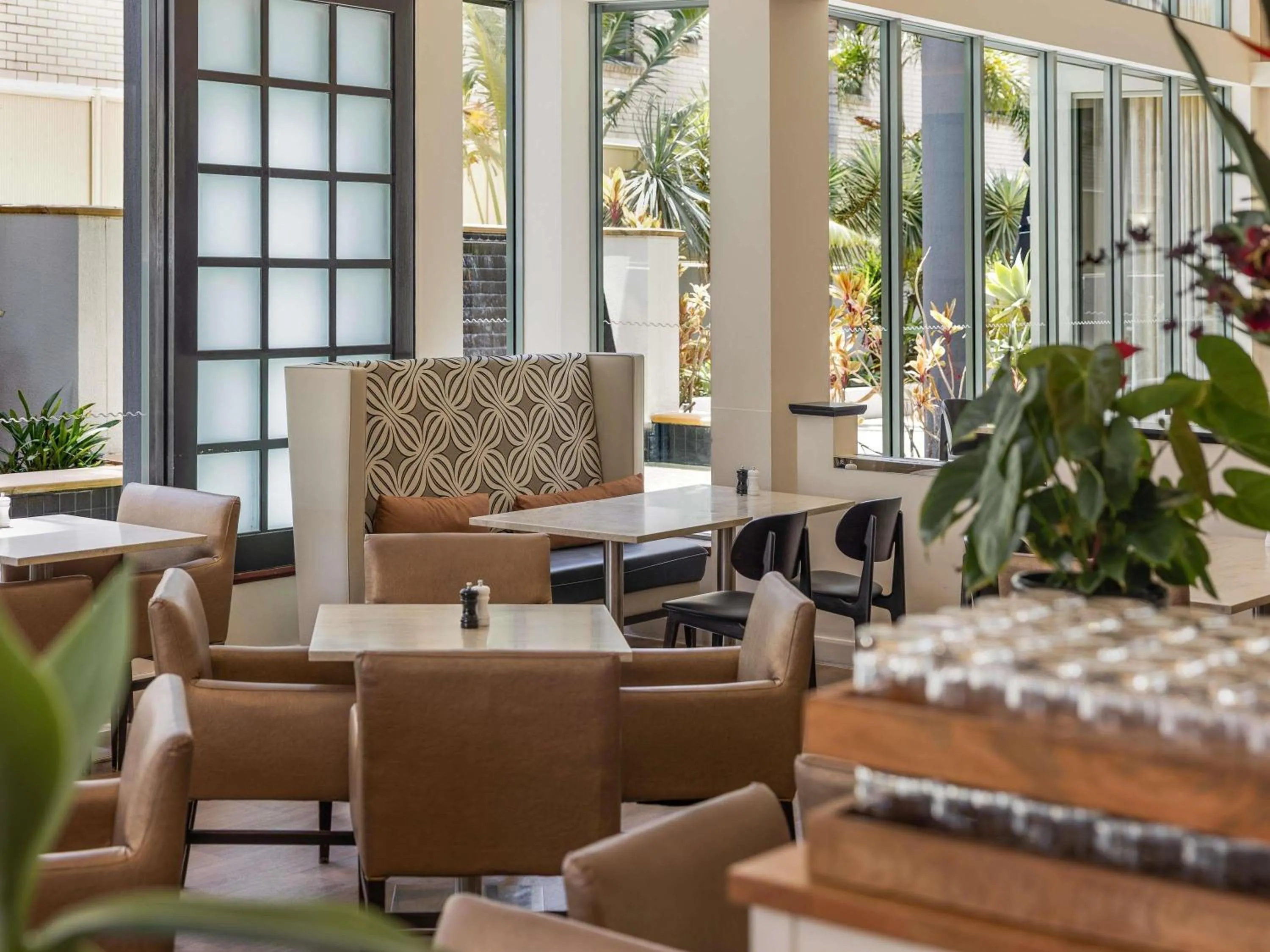 Restaurant/places to eat in Mantra Legends Hotel