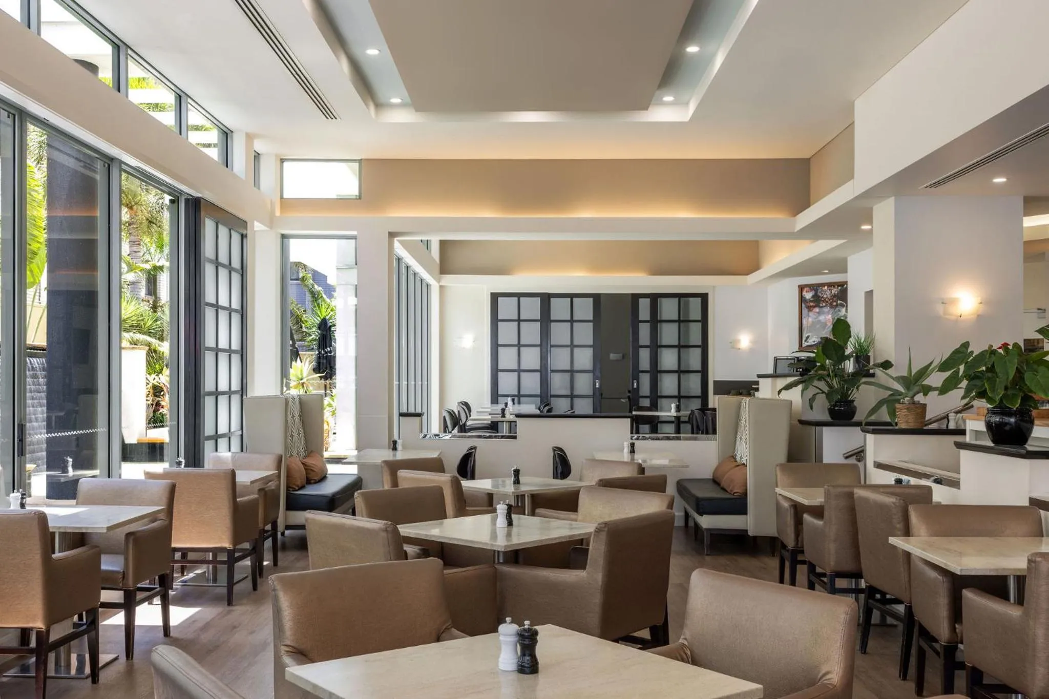 Restaurant/places to eat in Mantra Legends Hotel