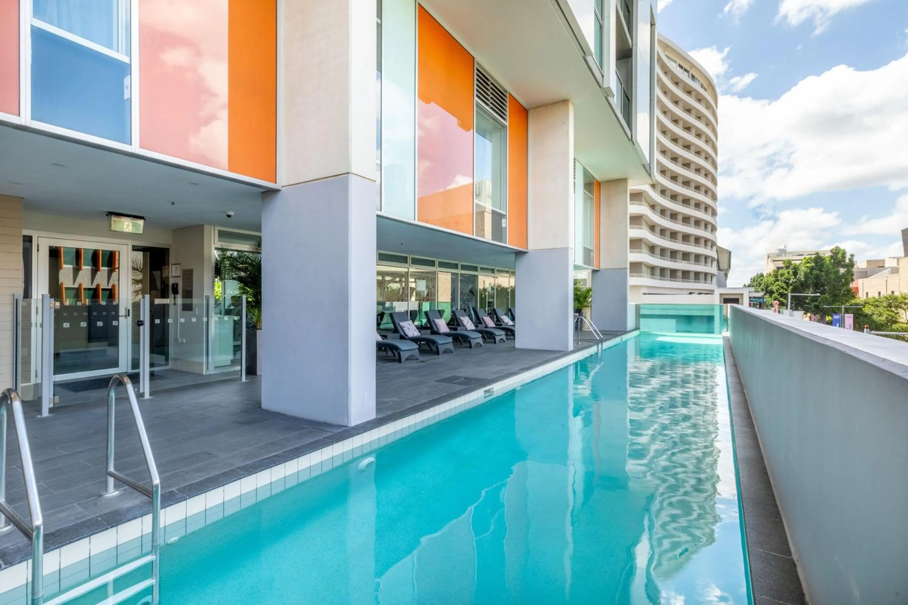 Swimming pool in Mantra South Bank Brisbane