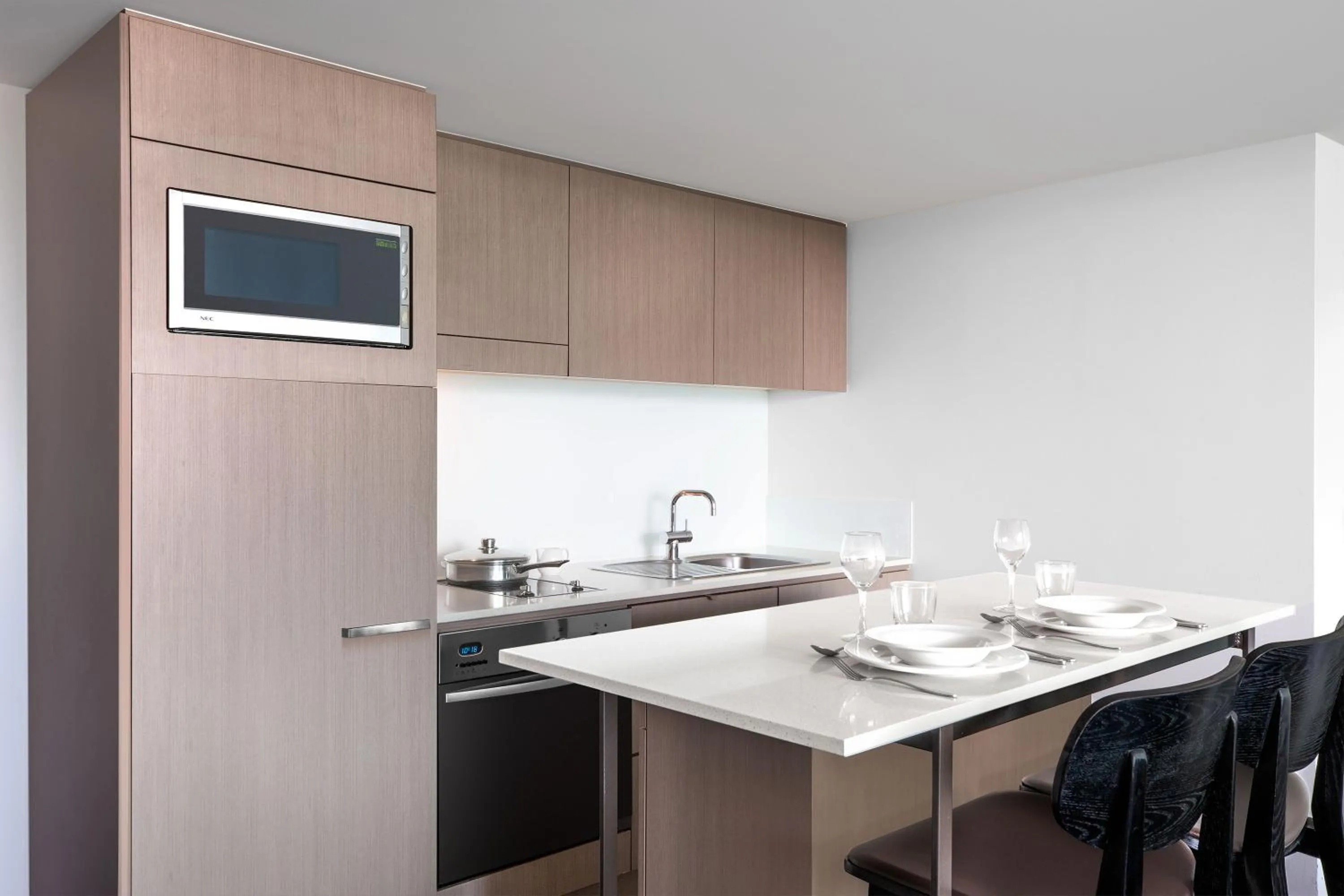 Kitchen or kitchenette in Mantra South Bank Brisbane
