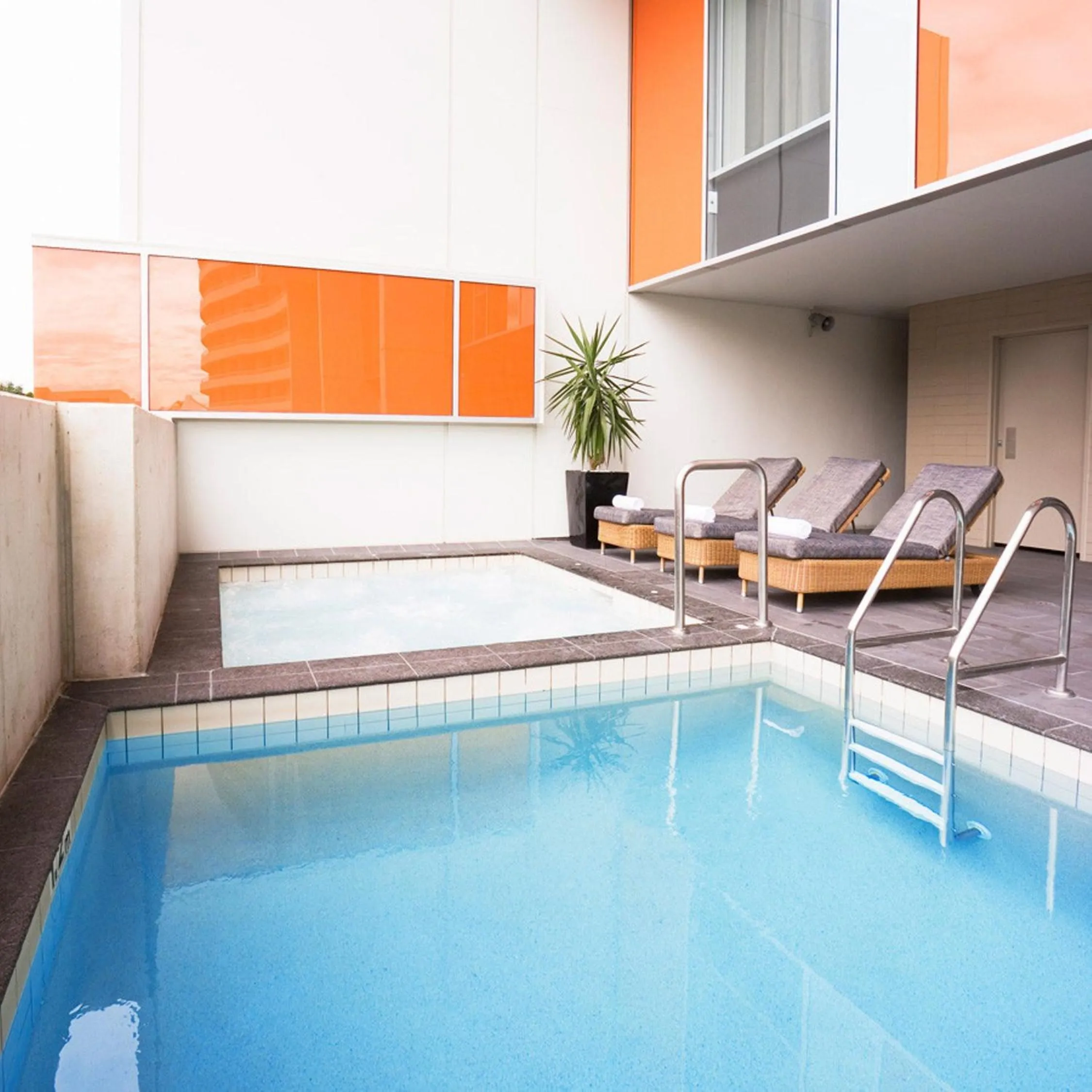 Swimming pool in Mantra South Bank Brisbane