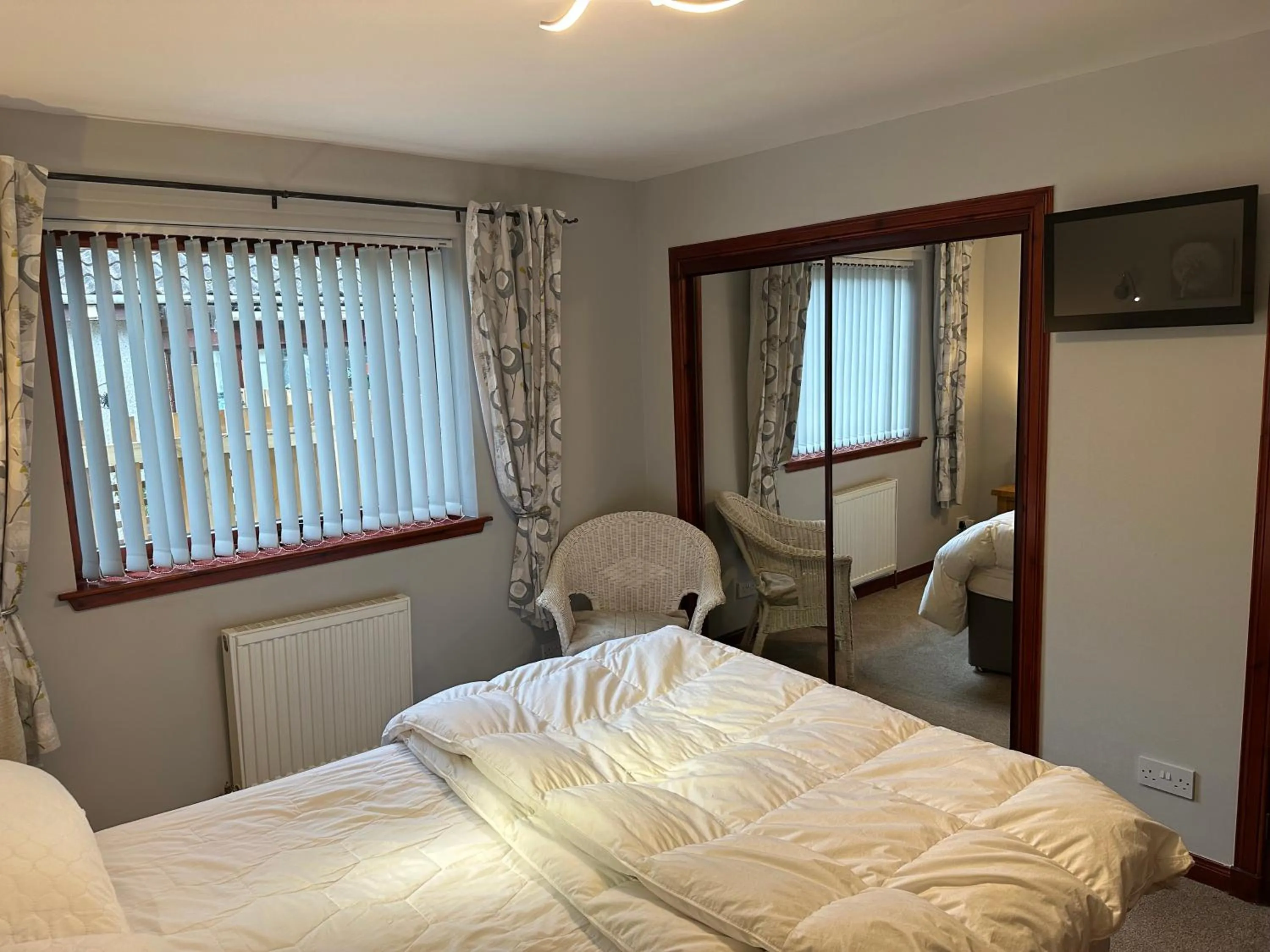 Bedroom, Bed in Dunhallin House