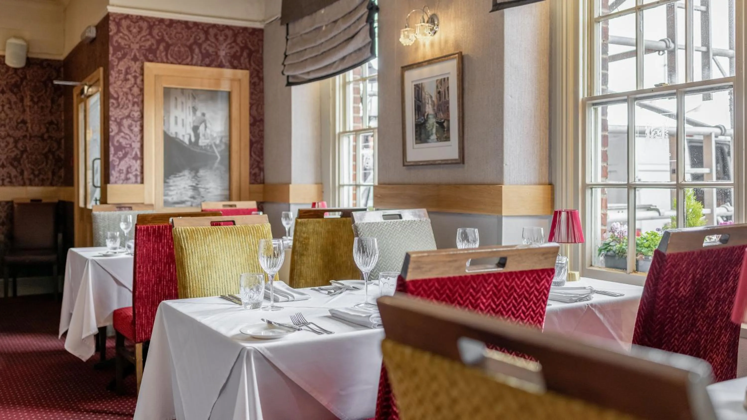 Restaurant/places to eat in Ennios Boutique Hotel