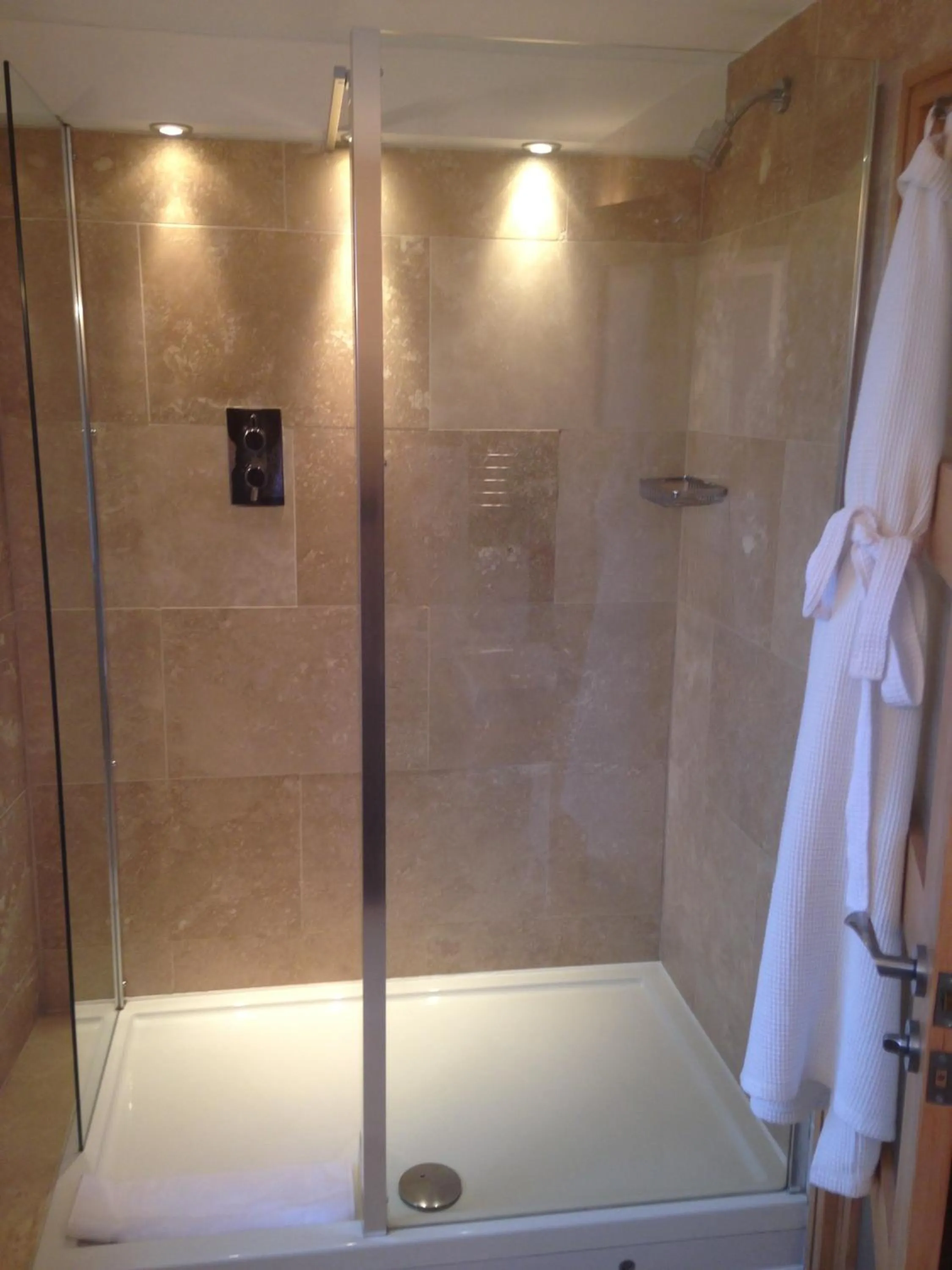 Shower in Ennios Boutique Hotel