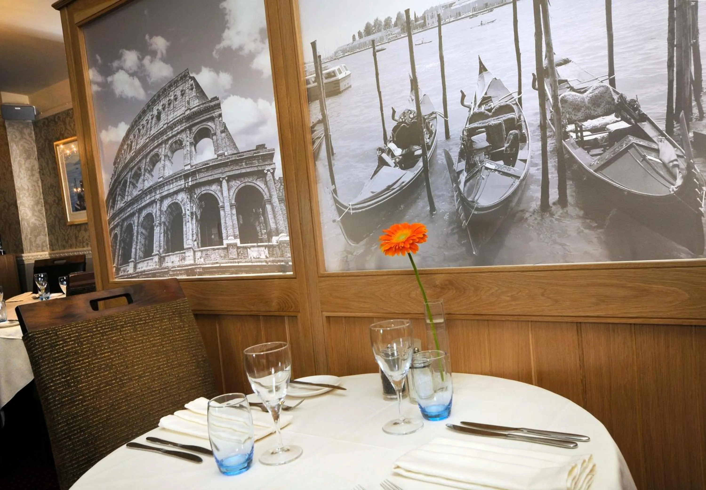 Restaurant/places to eat in Ennios Boutique Hotel