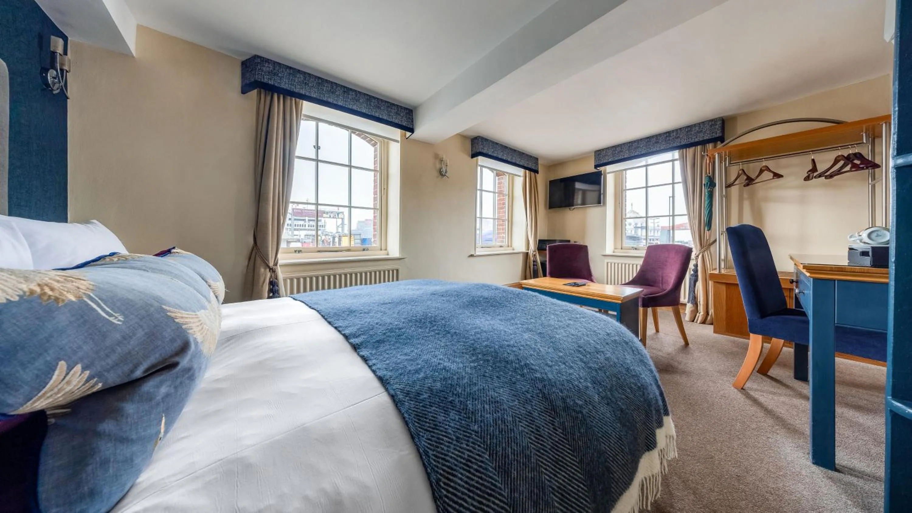 Bed in Ennios Boutique Hotel