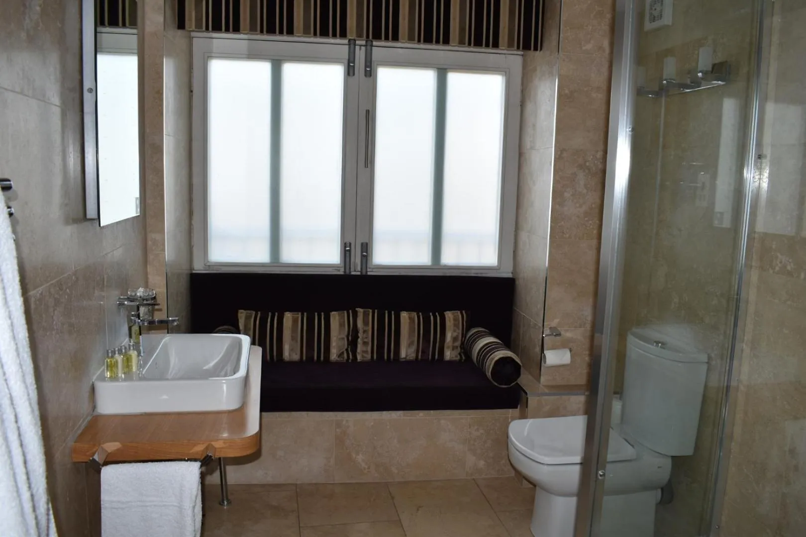 Bathroom in Ennios Boutique Hotel