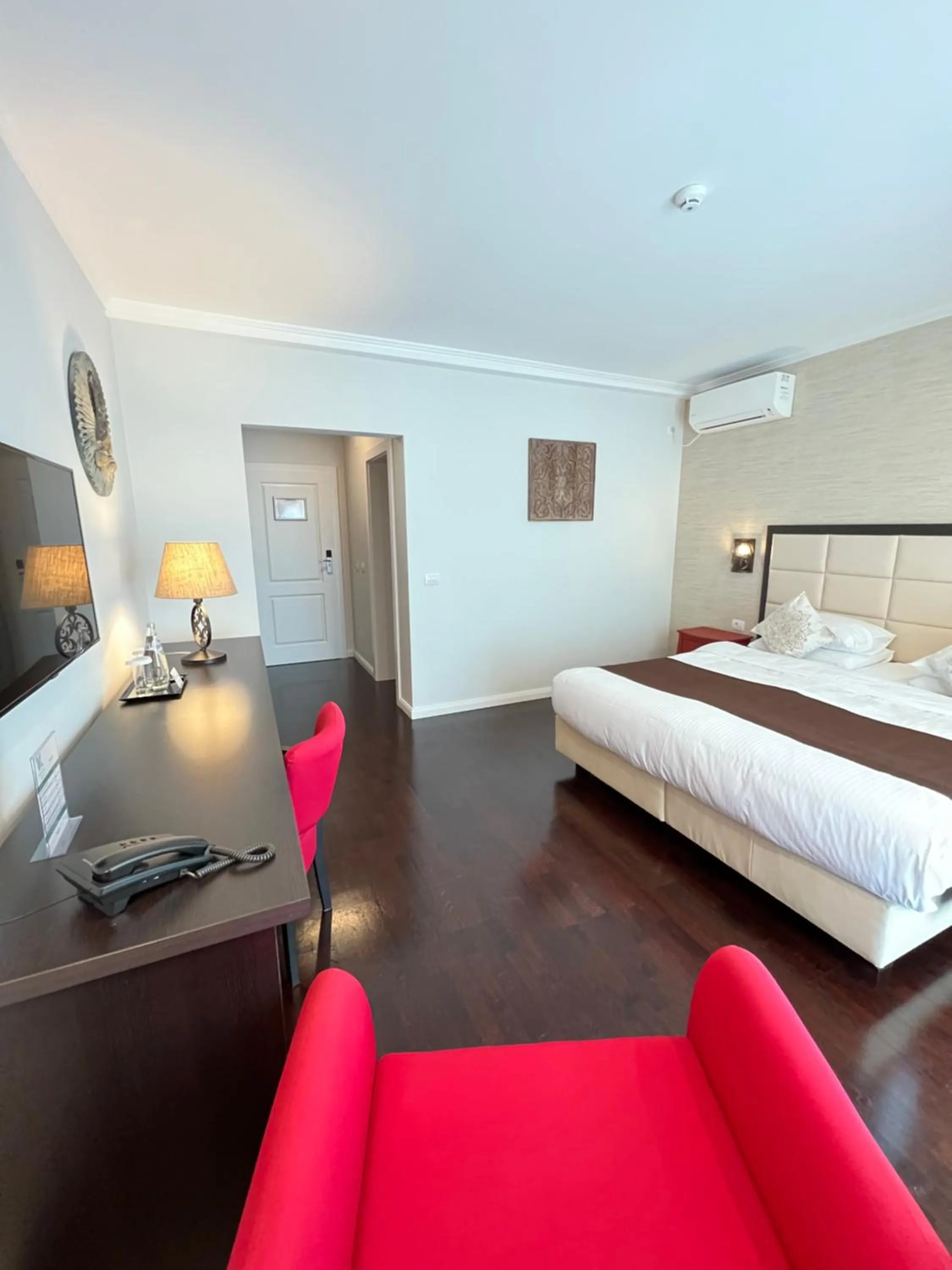 Photo of the whole room, Bed in Krystal Boutique Mansion