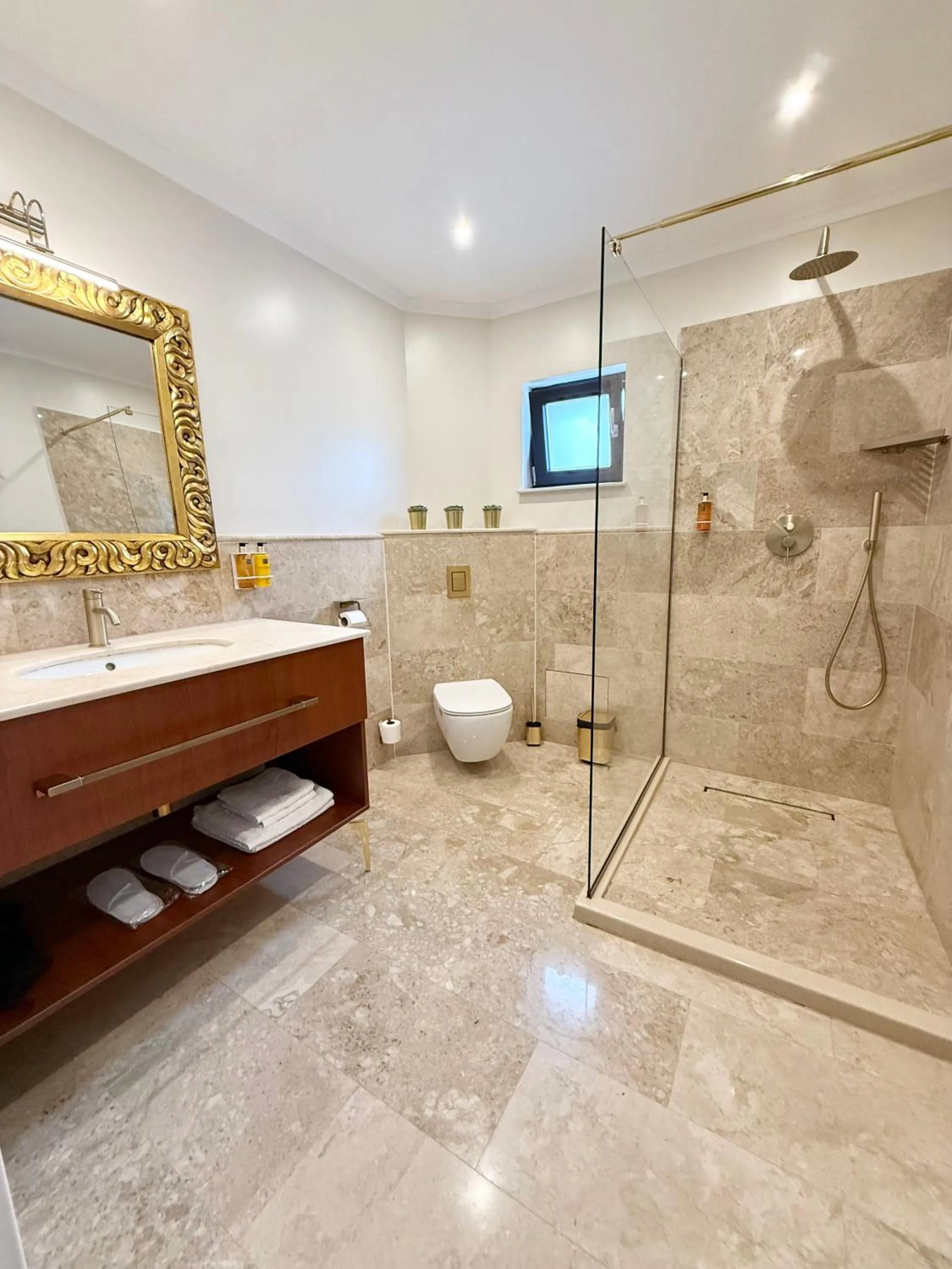 Krystal Boutique Mansion