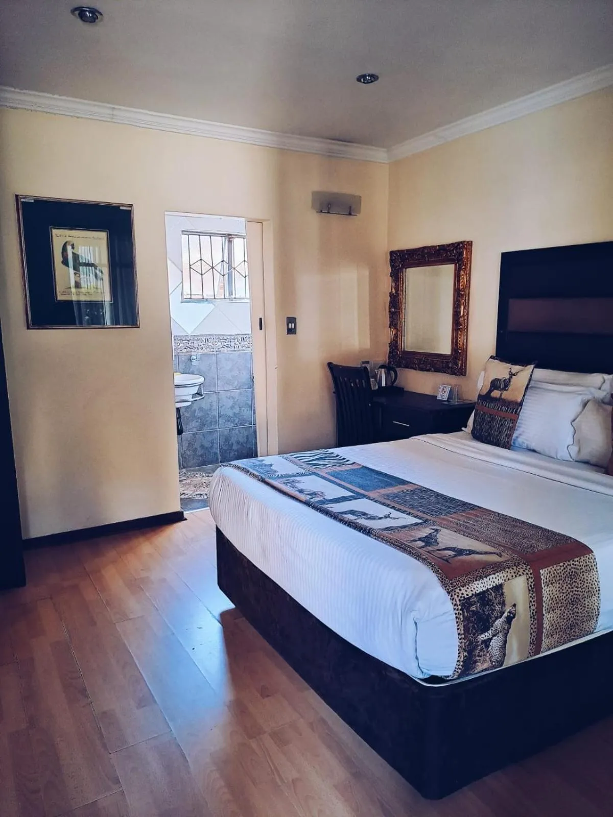 Bed in Ecotel Premier Lodge & Conference Centre