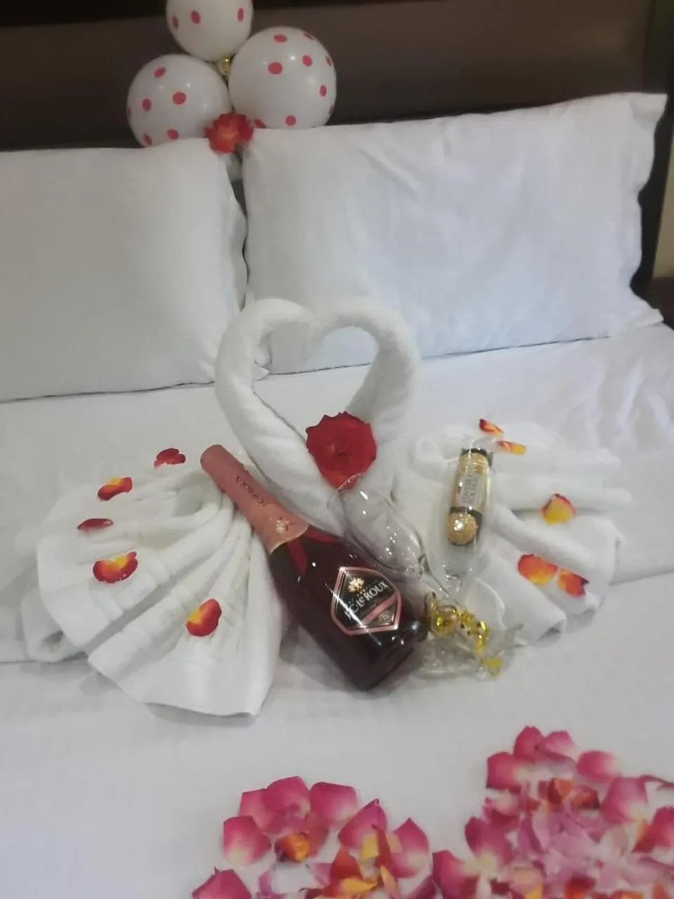 Bed in Ecotel Premier Lodge & Conference Centre