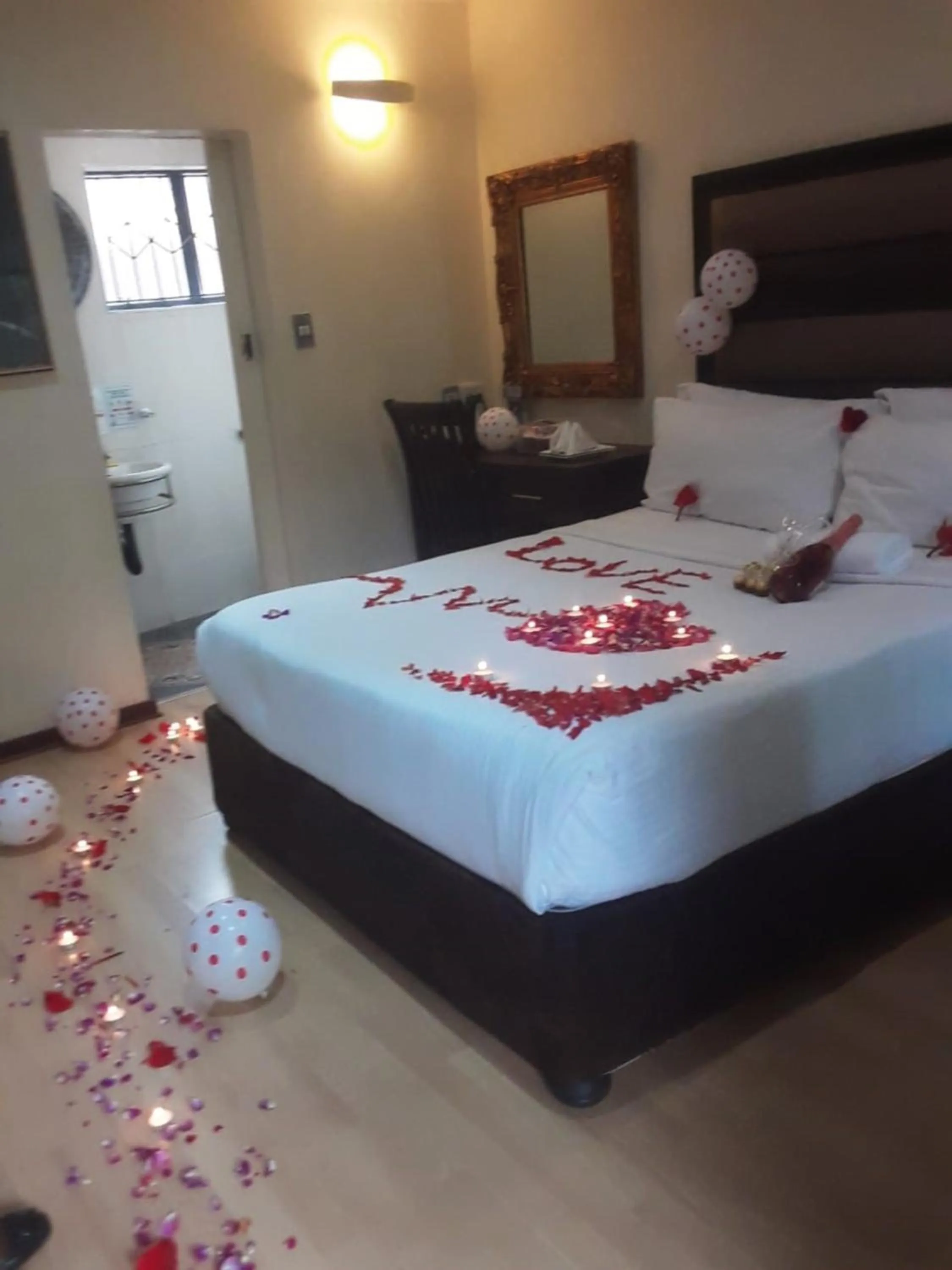 Decorative detail, Bed in Ecotel Premier Lodge & Conference Centre