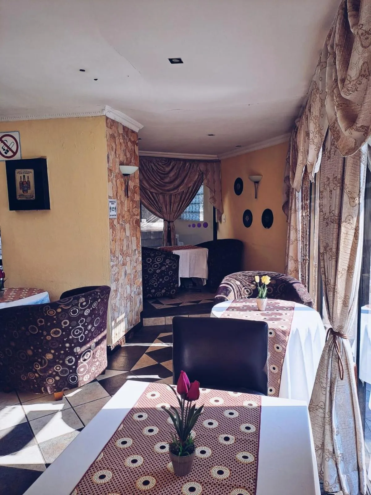 Lounge or bar, Bed in Ecotel Premier Lodge & Conference Centre