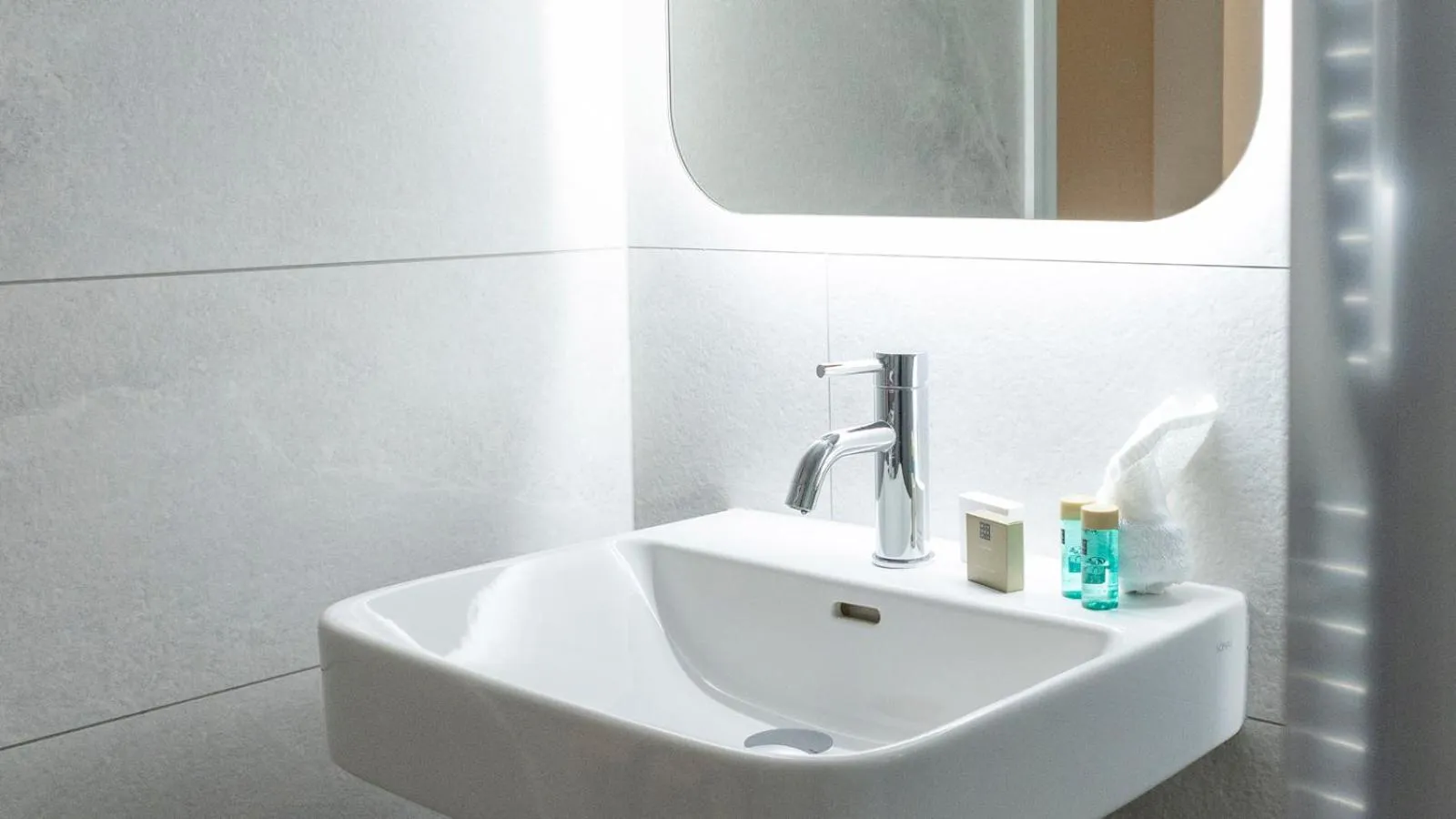 Bathroom in Wynn's Hotel