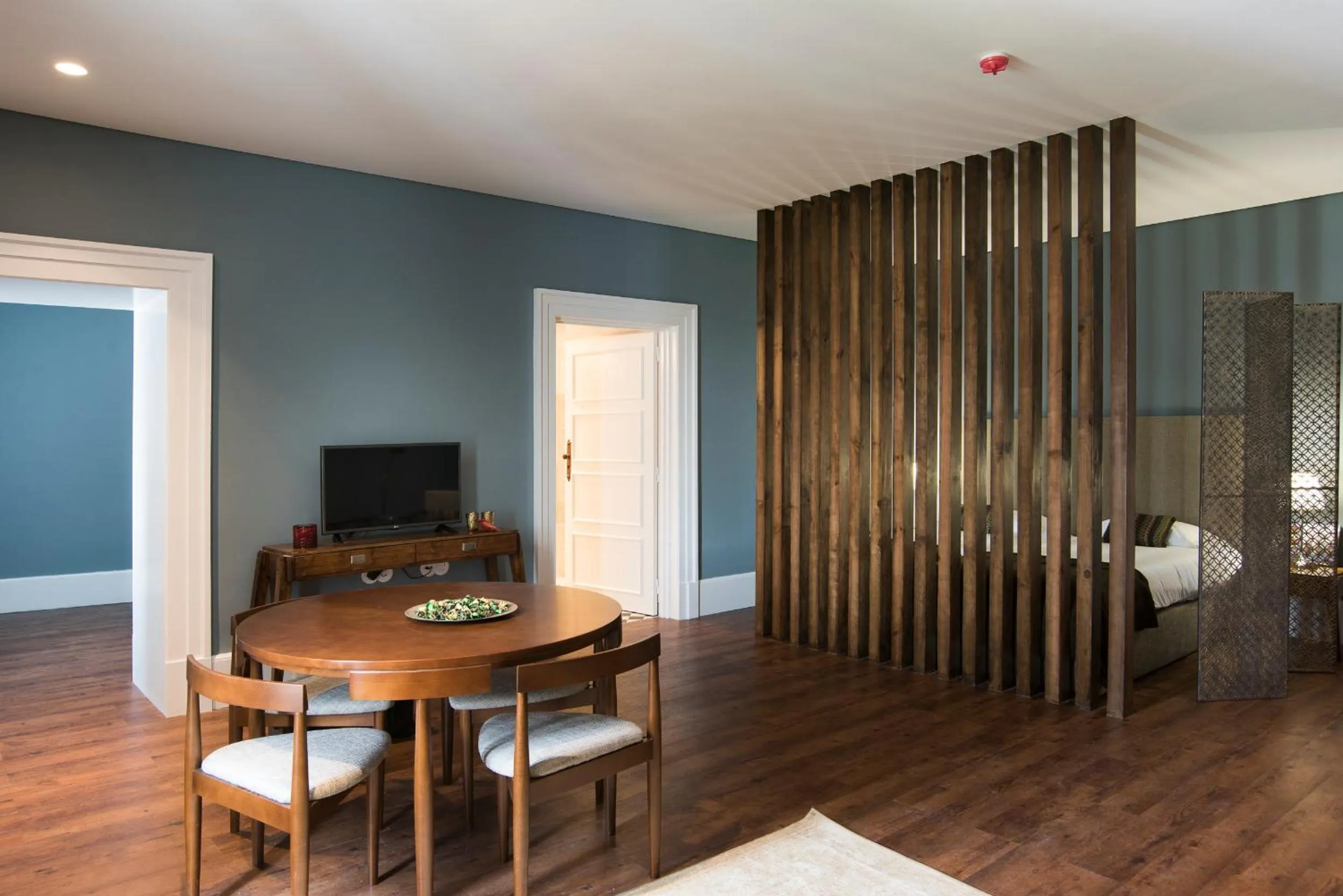 Dining area in bnapartments Carregal