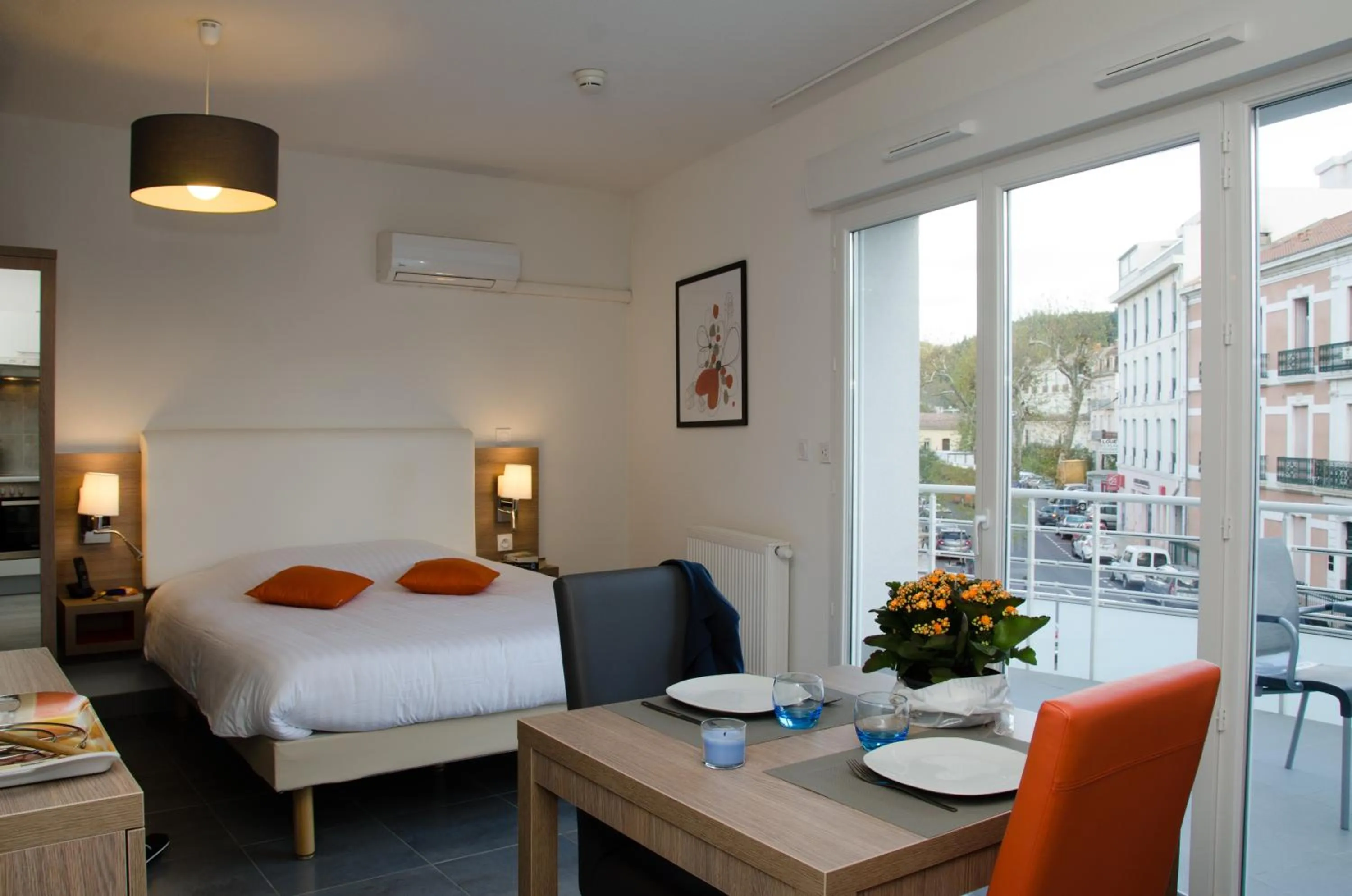 Day, Bed in Résidence Ambroise Paré