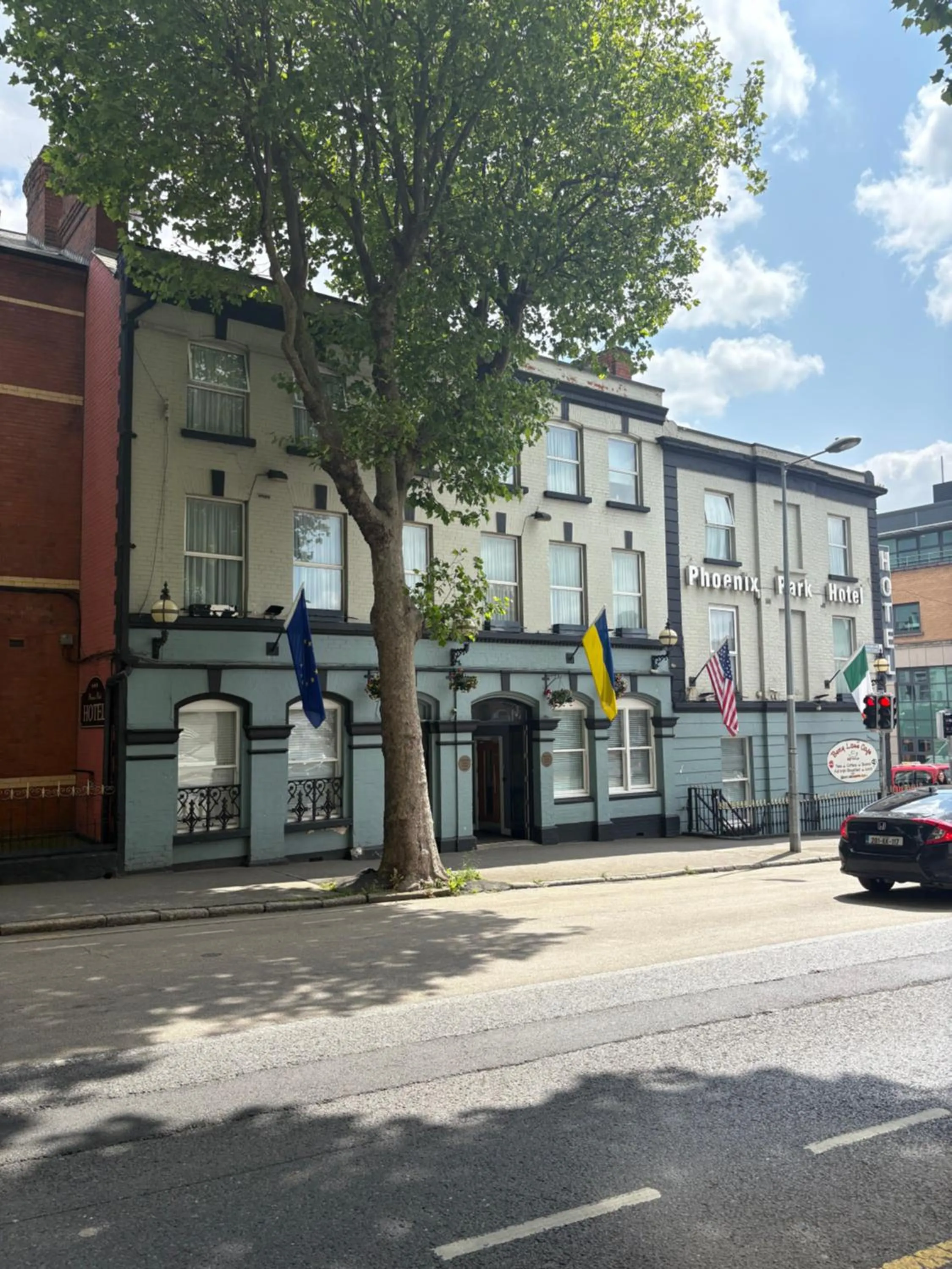 Facade/entrance in Phoenix Park Hotel