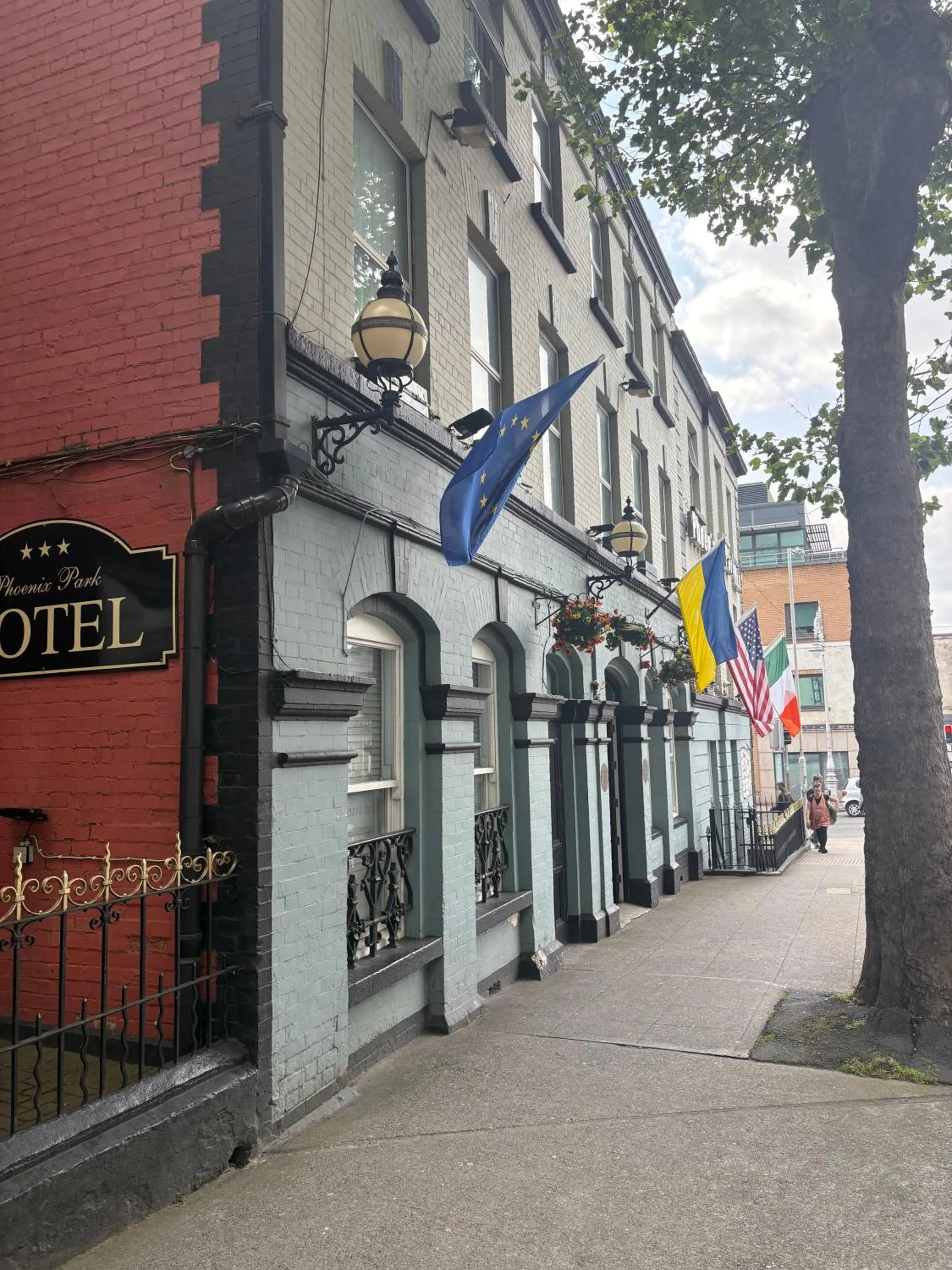 Facade/entrance in Phoenix Park Hotel
