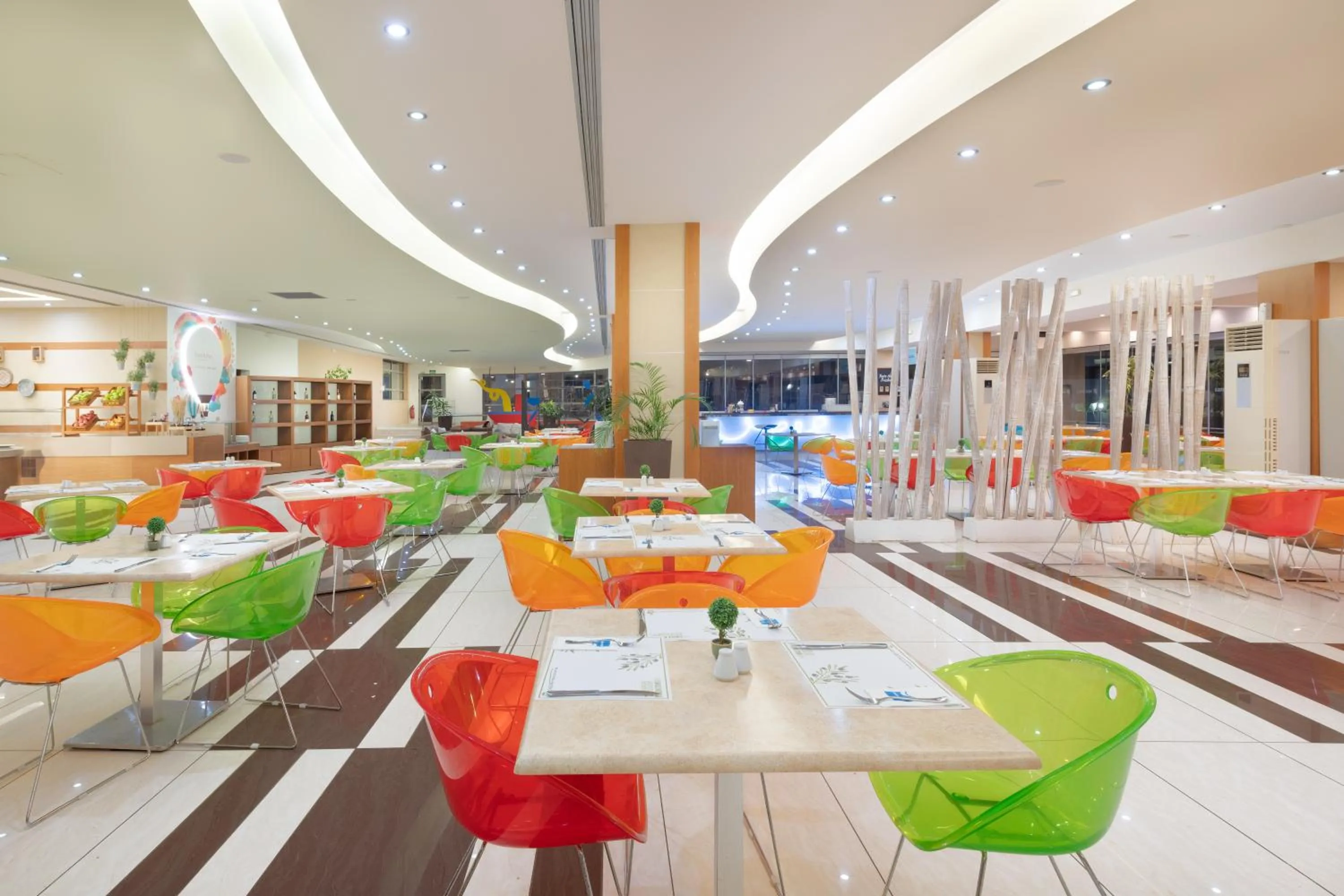 Restaurant/places to eat in Iolida Beach by Smile Hotels