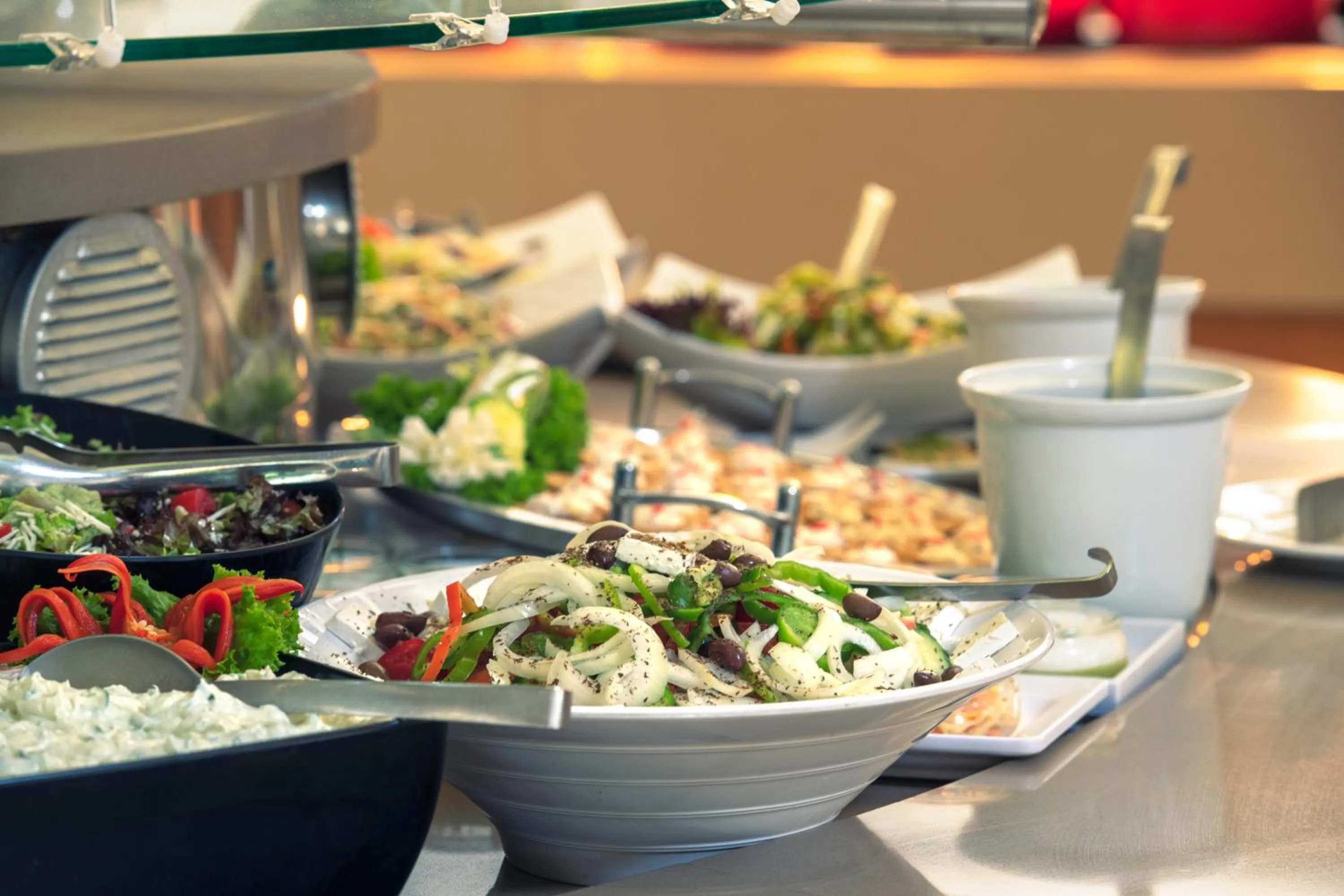 Restaurant/places to eat in Iolida Beach by Smile Hotels