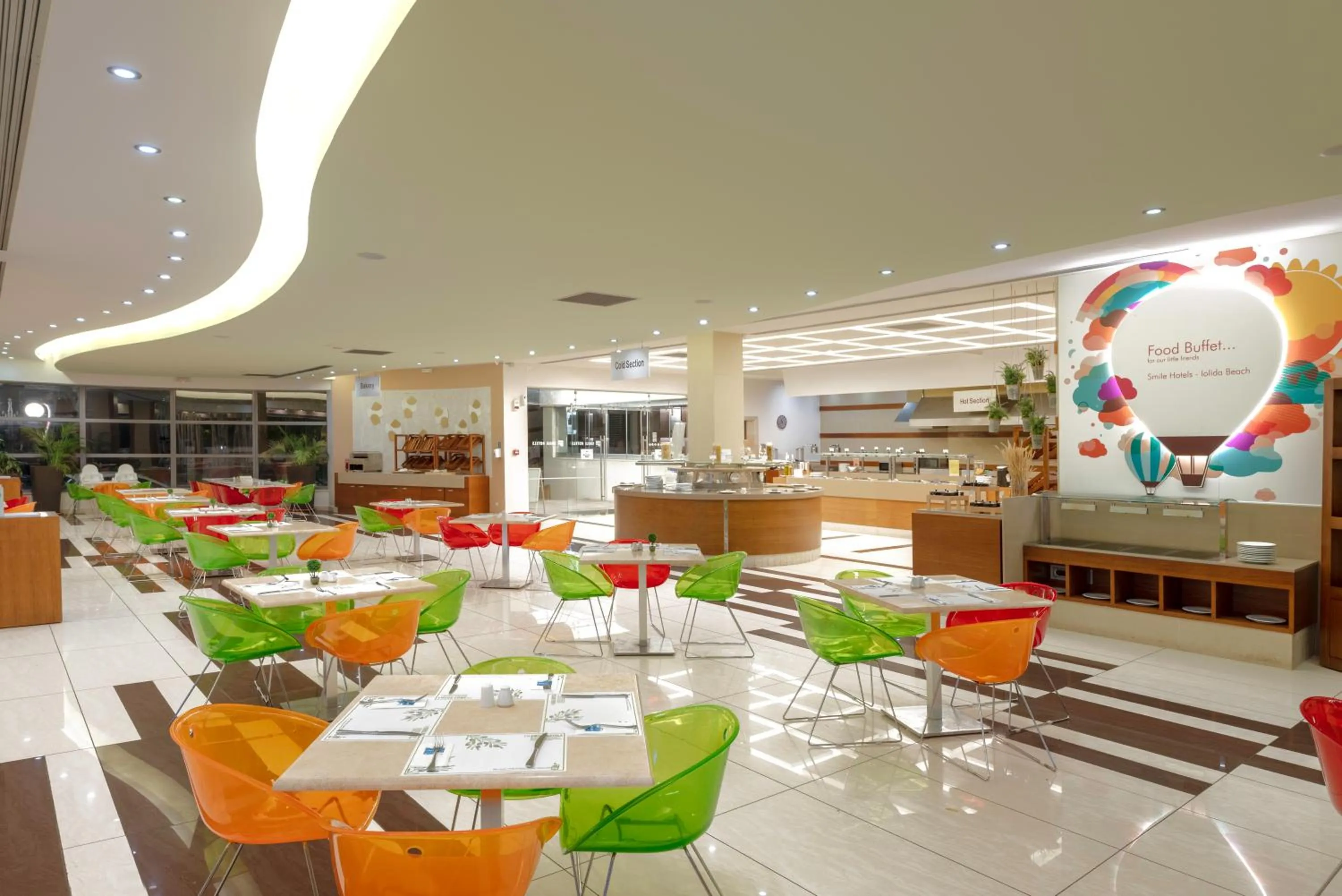 Restaurant/places to eat in Iolida Beach by Smile Hotels