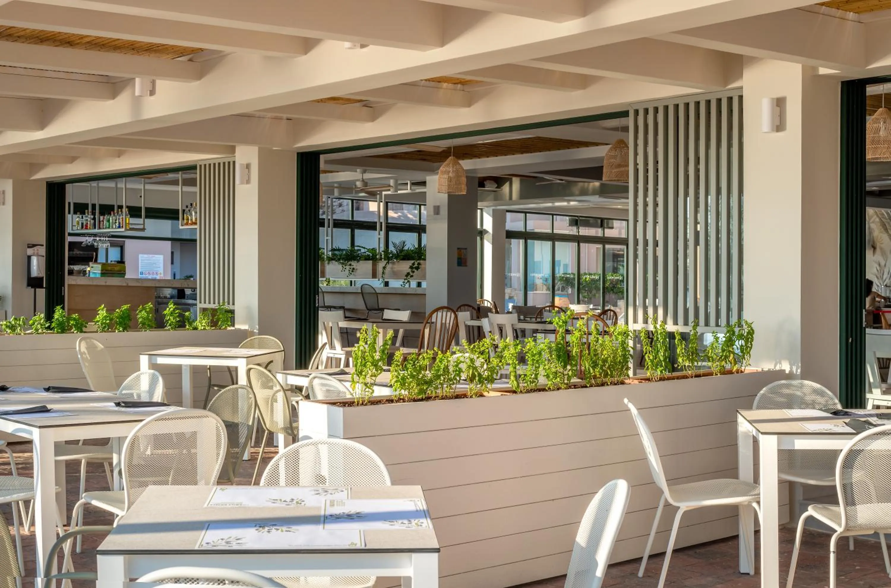 Restaurant/places to eat in Iolida Beach by Smile Hotels